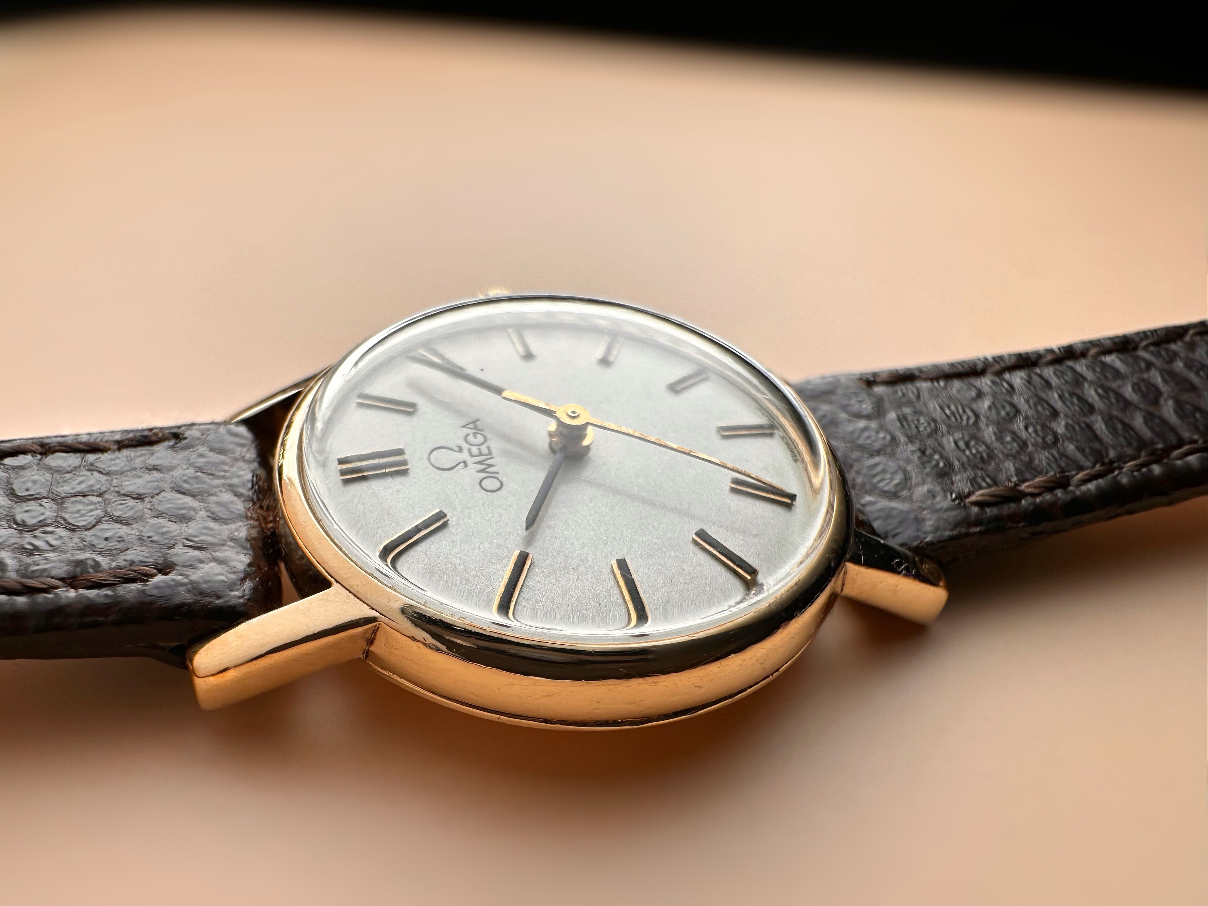 1970s Ladies Omega 9ct Yellow Gold Dress Watch English Case Shackman & Sons, With Central Second Manually Wind