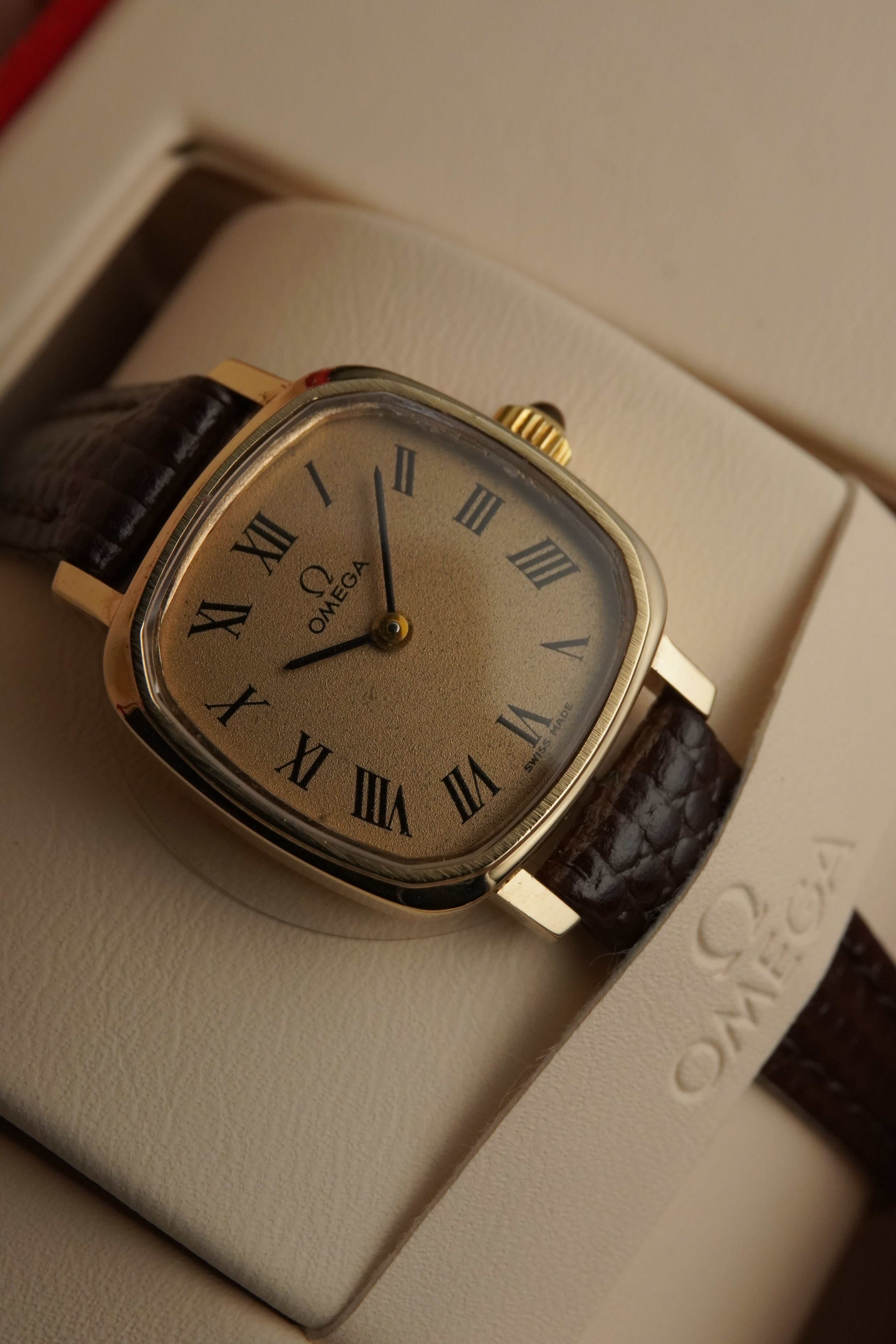 Vintage Ladies Omega Solid 9ct Gold Mechanical Watch – Roman Dial – Ref. 51155940 Rare Tigers Eye Cabochon Crown