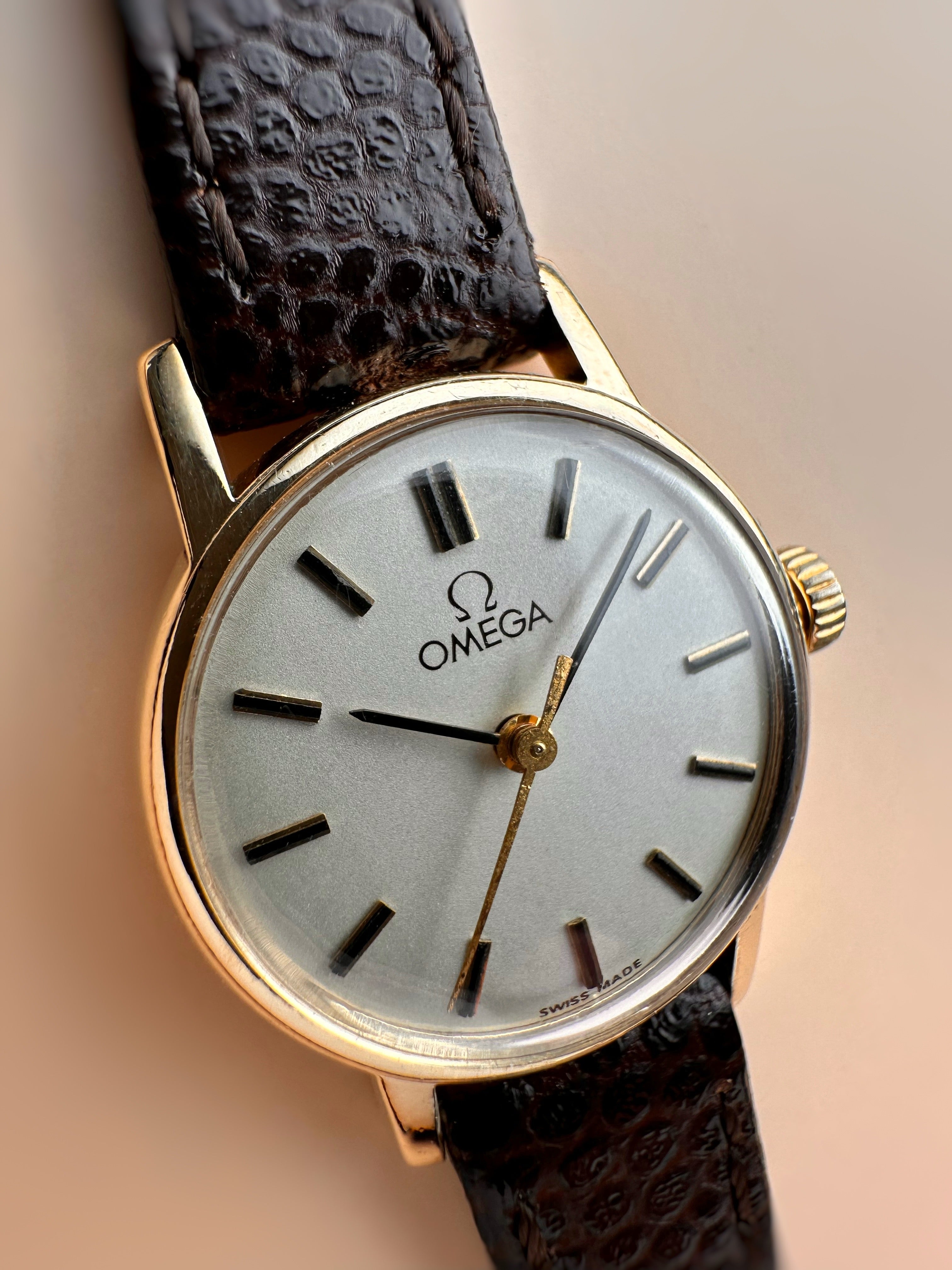 1970s Ladies Omega 9ct Yellow Gold Dress Watch English Case Shackman & Sons, With Central Second Manually Wind