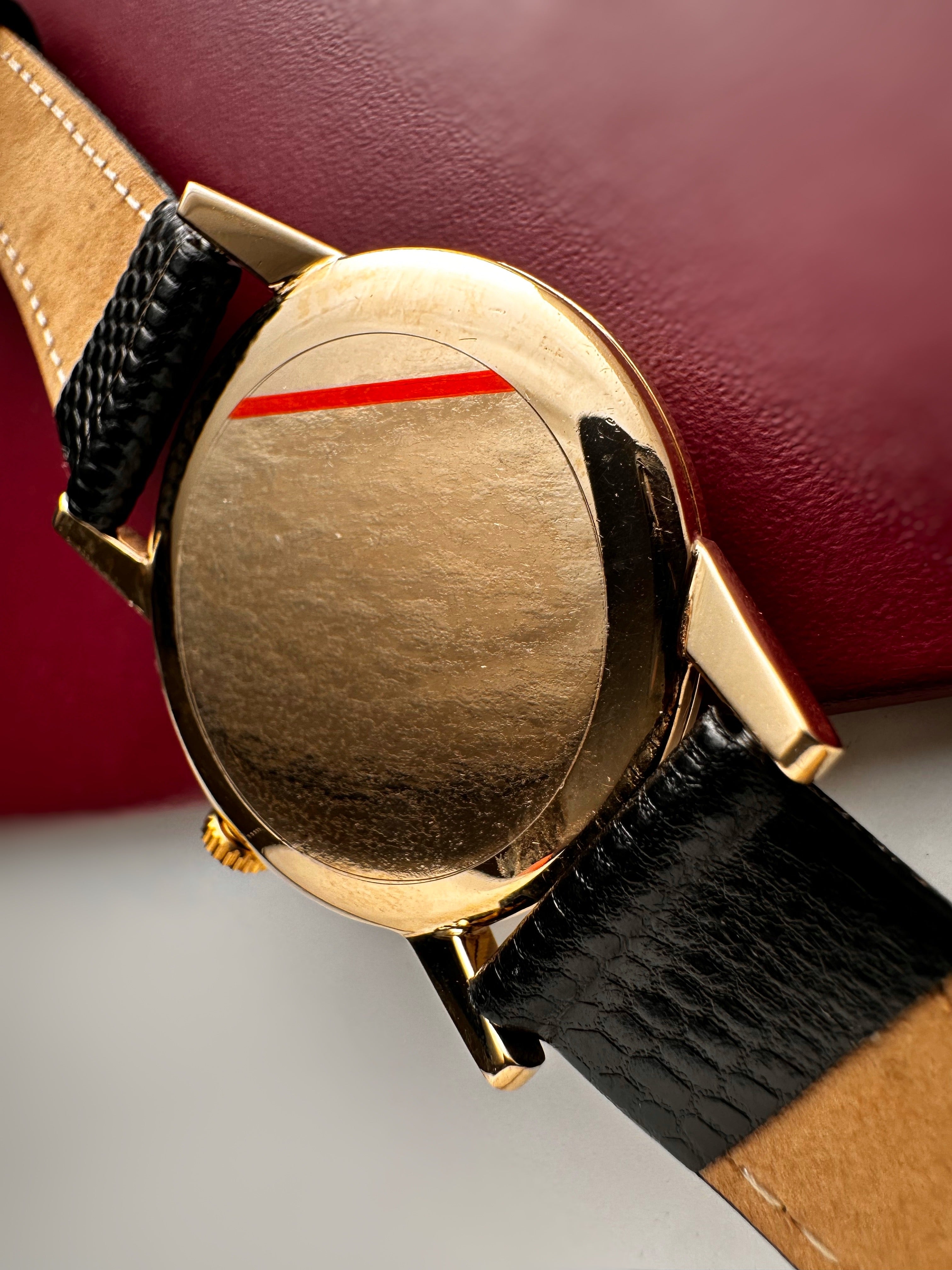 Gorgeous mid 70s Superb Condition Vintage Gents Tudor 9ct Solid Yellow Gold Watch