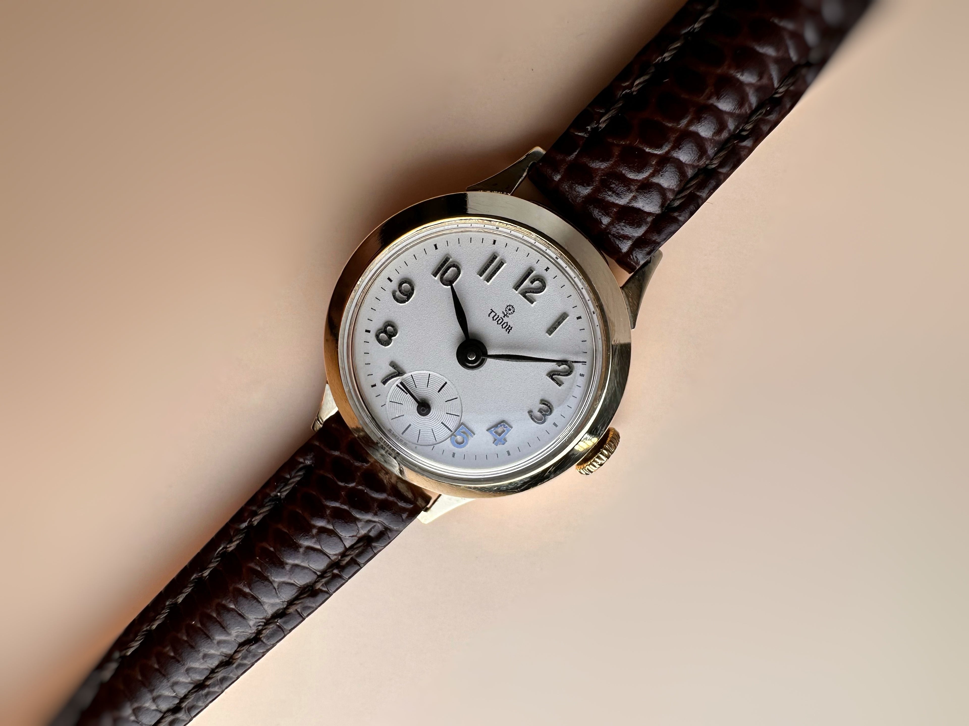 Exceptional Fancy Lugs B.W.C Case Solid 9ct Yellow Gold Ladies Tudor Mechanical Watch 60s