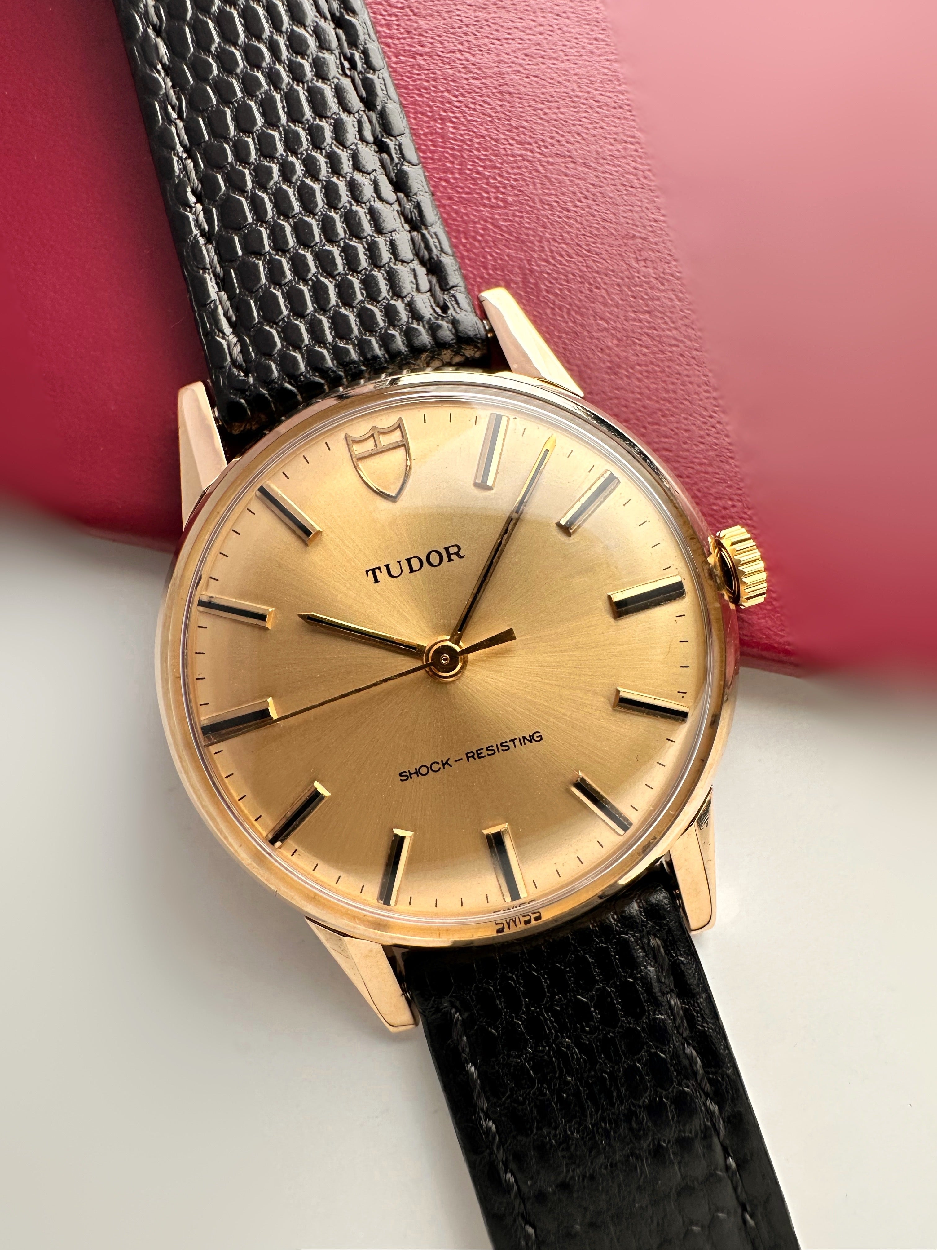 Gorgeous mid 70s Superb Condition Vintage Gents Tudor 9ct Solid Yellow Gold Watch