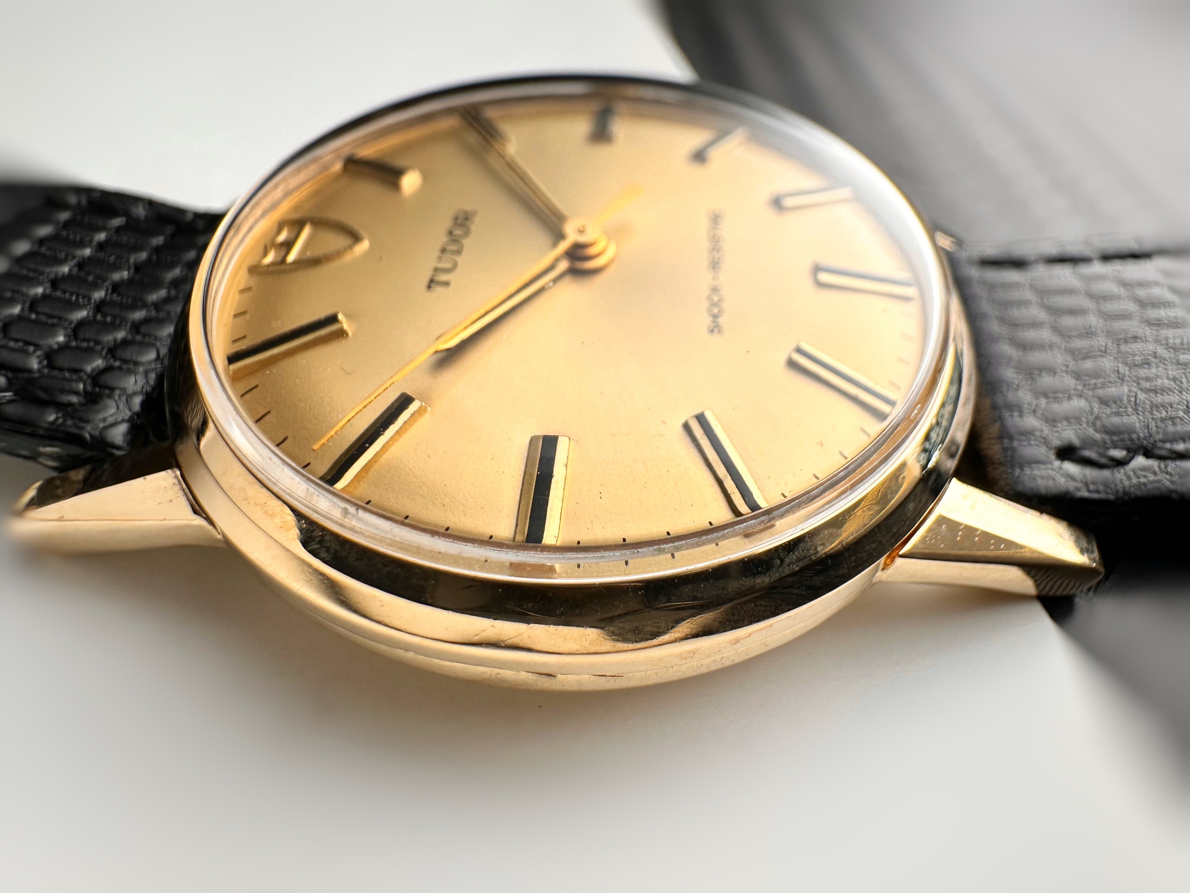 Gorgeous mid 70s Superb Condition Vintage Gents Tudor 9ct Solid Yellow Gold Watch