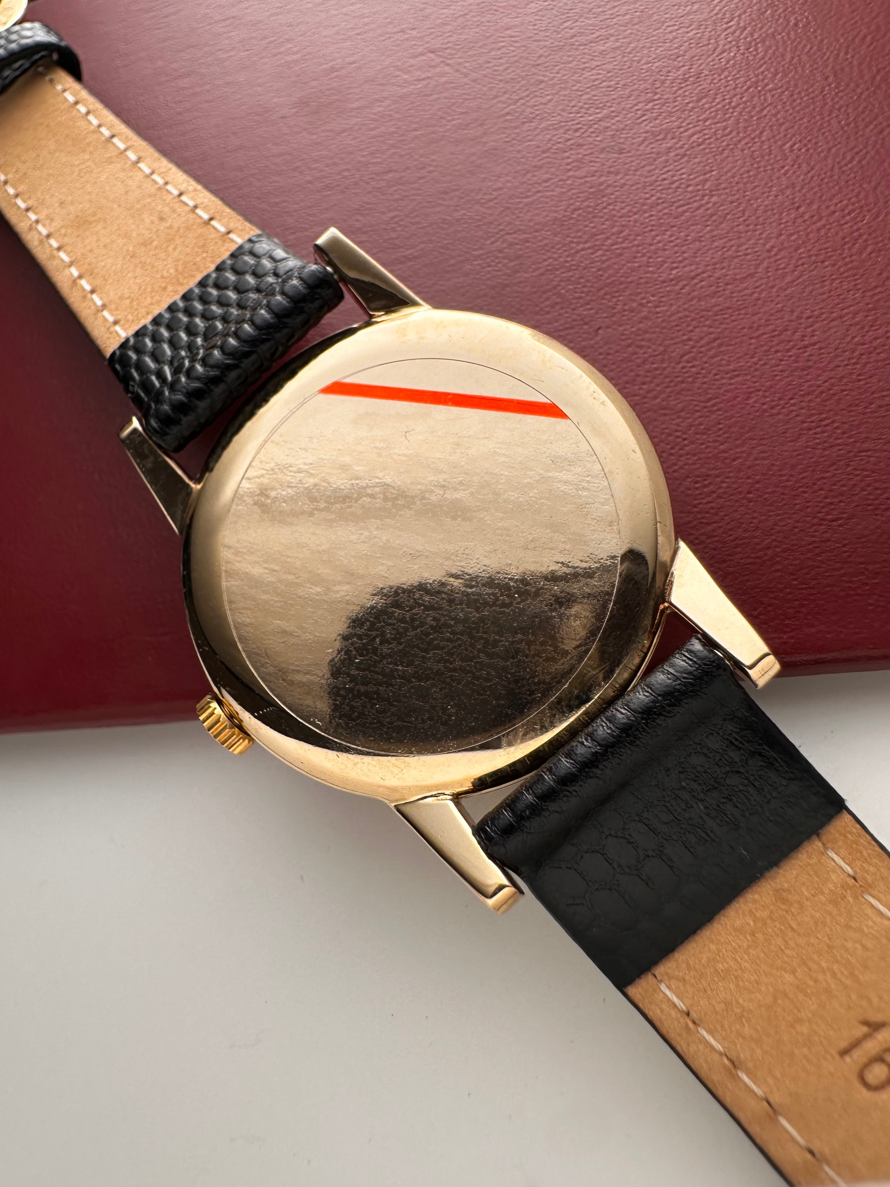 Gorgeous mid 70s Superb Condition Vintage Gents Tudor 9ct Solid Yellow Gold Watch