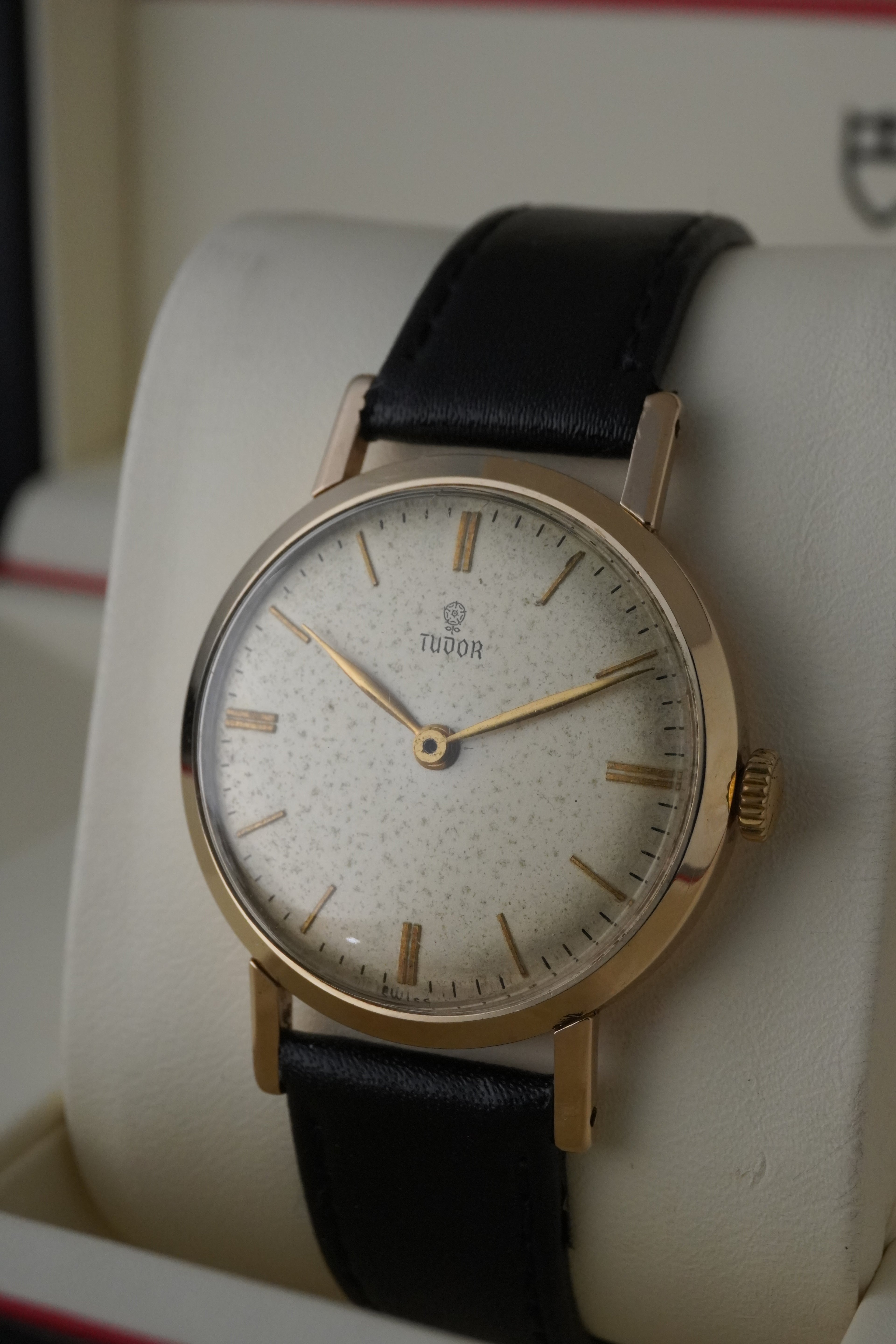 Vintage Tudor Gents Dress Watch – Solid  9ct Gold Gold Rolex-Made Case | Manual Wind