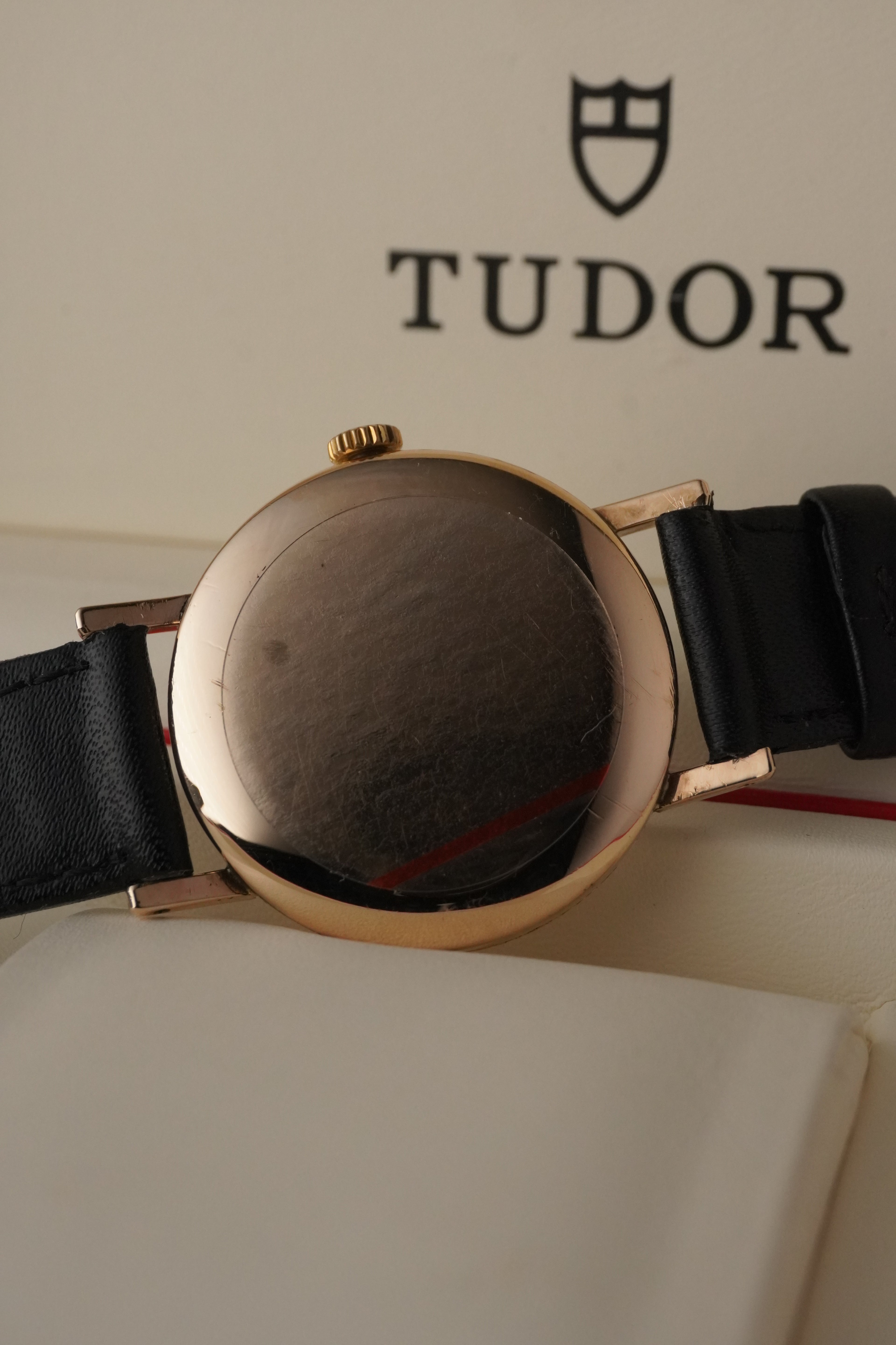 Vintage Tudor Gents Dress Watch – Solid  9ct Gold Gold Rolex-Made Case | Manual Wind