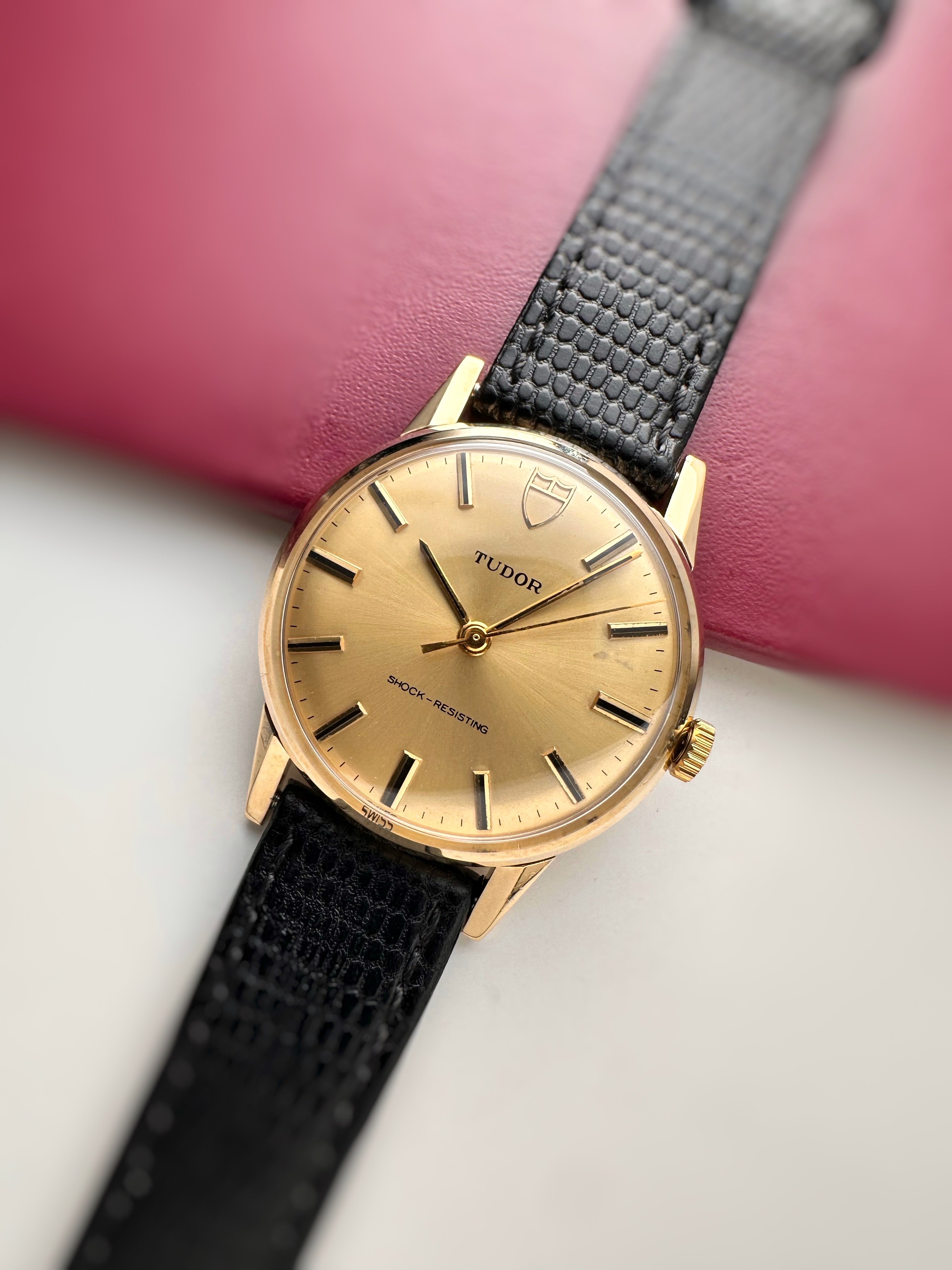 Gorgeous mid 70s Superb Condition Vintage Gents Tudor 9ct Solid Yellow Gold Watch