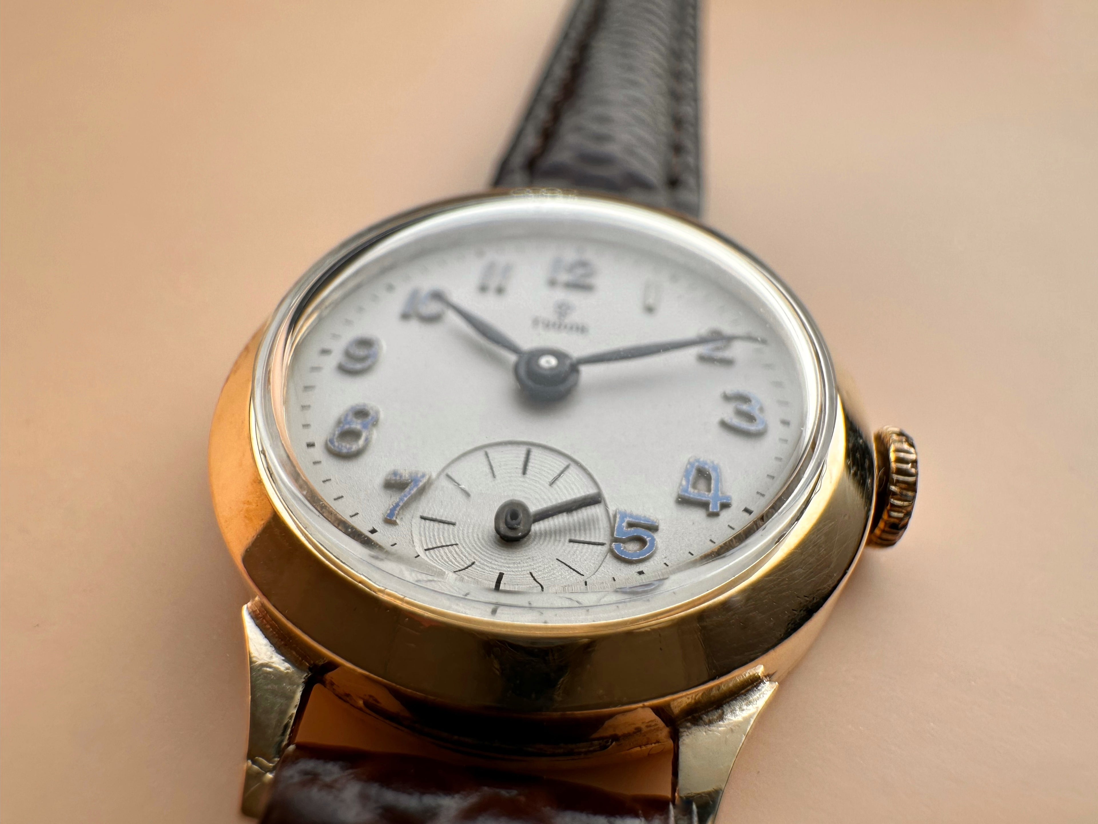Exceptional Fancy Lugs B.W.C Case Solid 9ct Yellow Gold Ladies Tudor Mechanical Watch 60s