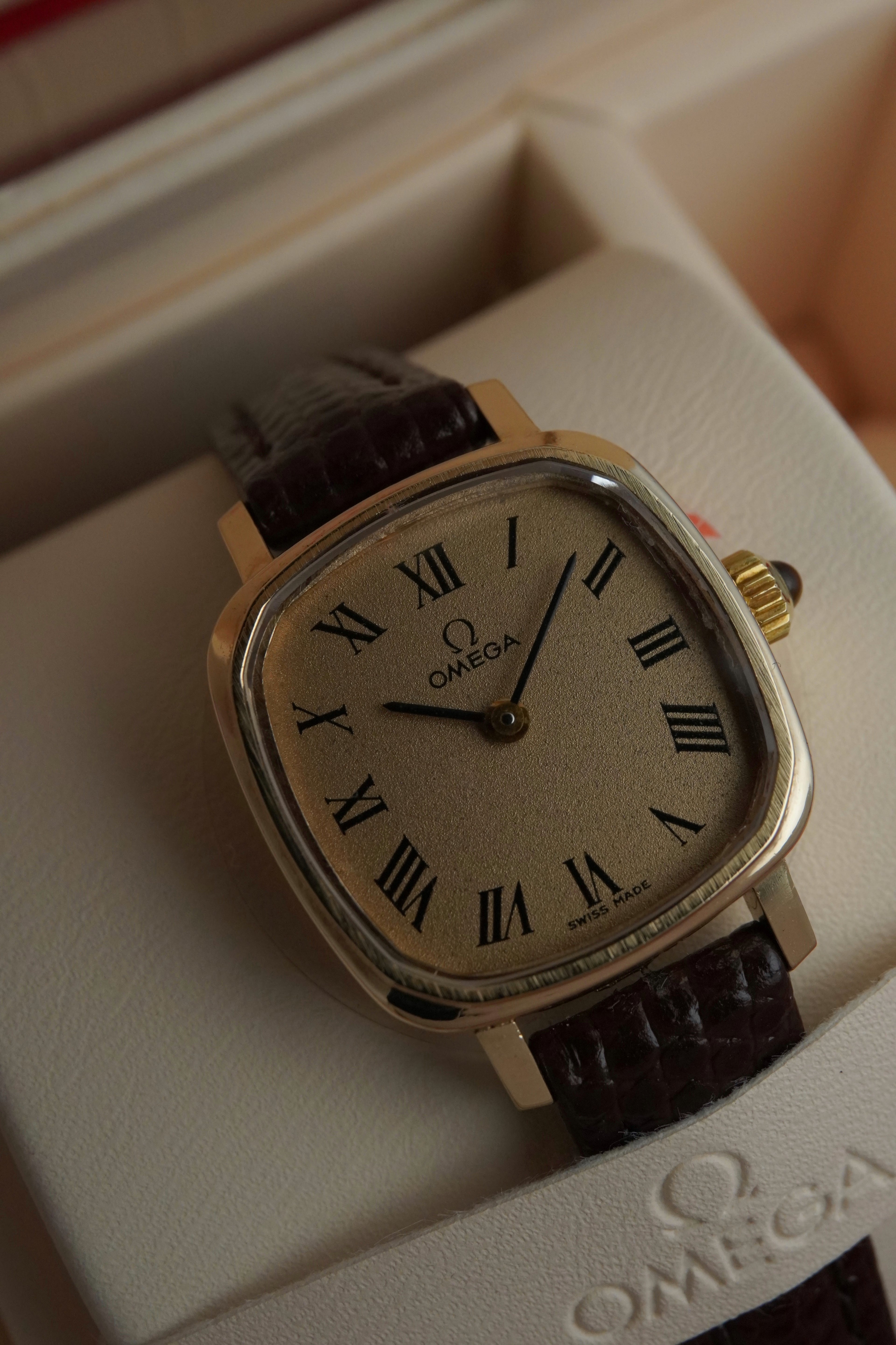Vintage Ladies Omega Solid 9ct Gold Mechanical Watch – Roman Dial – Ref. 51155940 Rare Tigers Eye Cabochon Crown