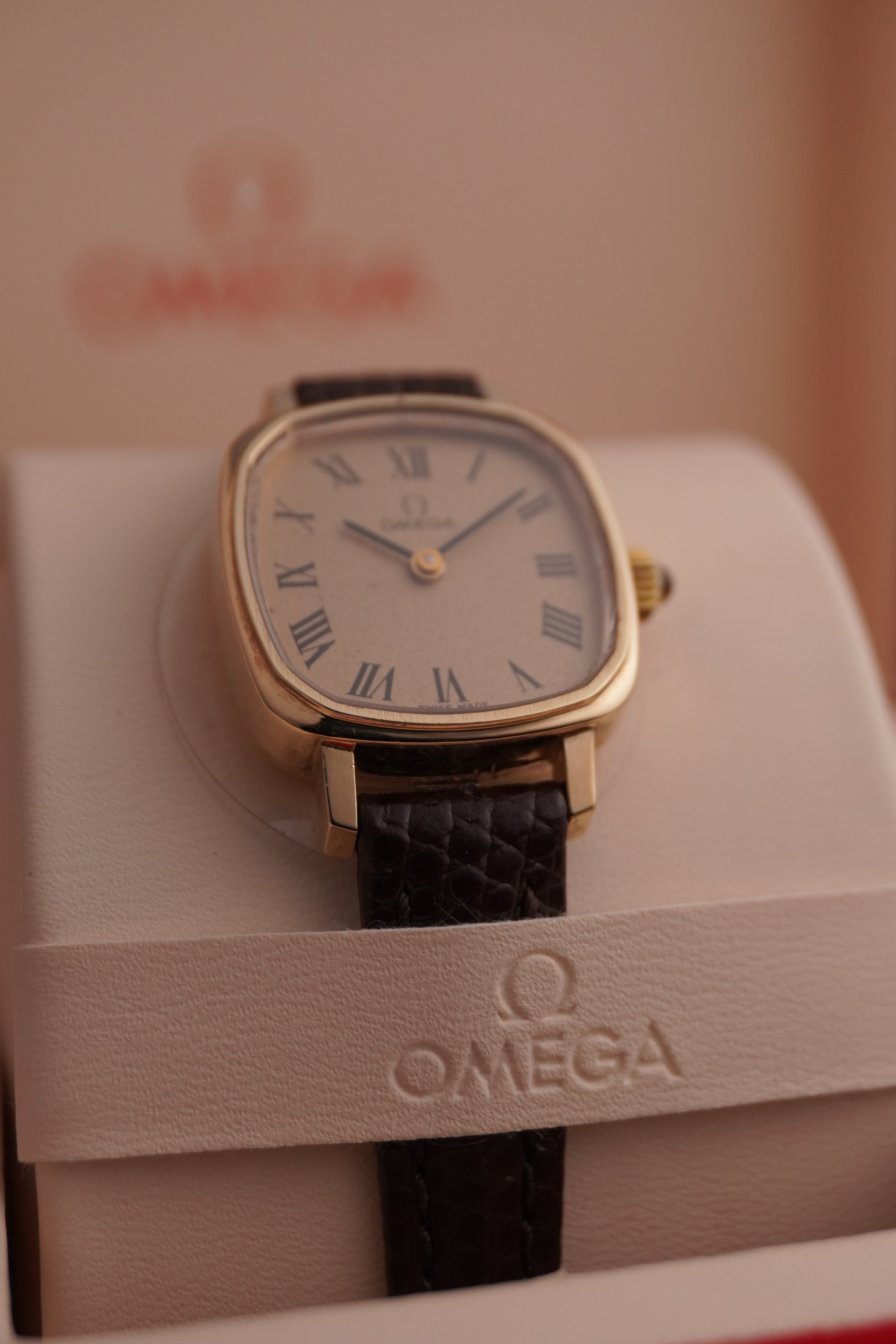 Vintage Ladies Omega Solid 9ct Gold Mechanical Watch – Roman Dial – Ref. 51155940 Rare Tigers Eye Cabochon Crown