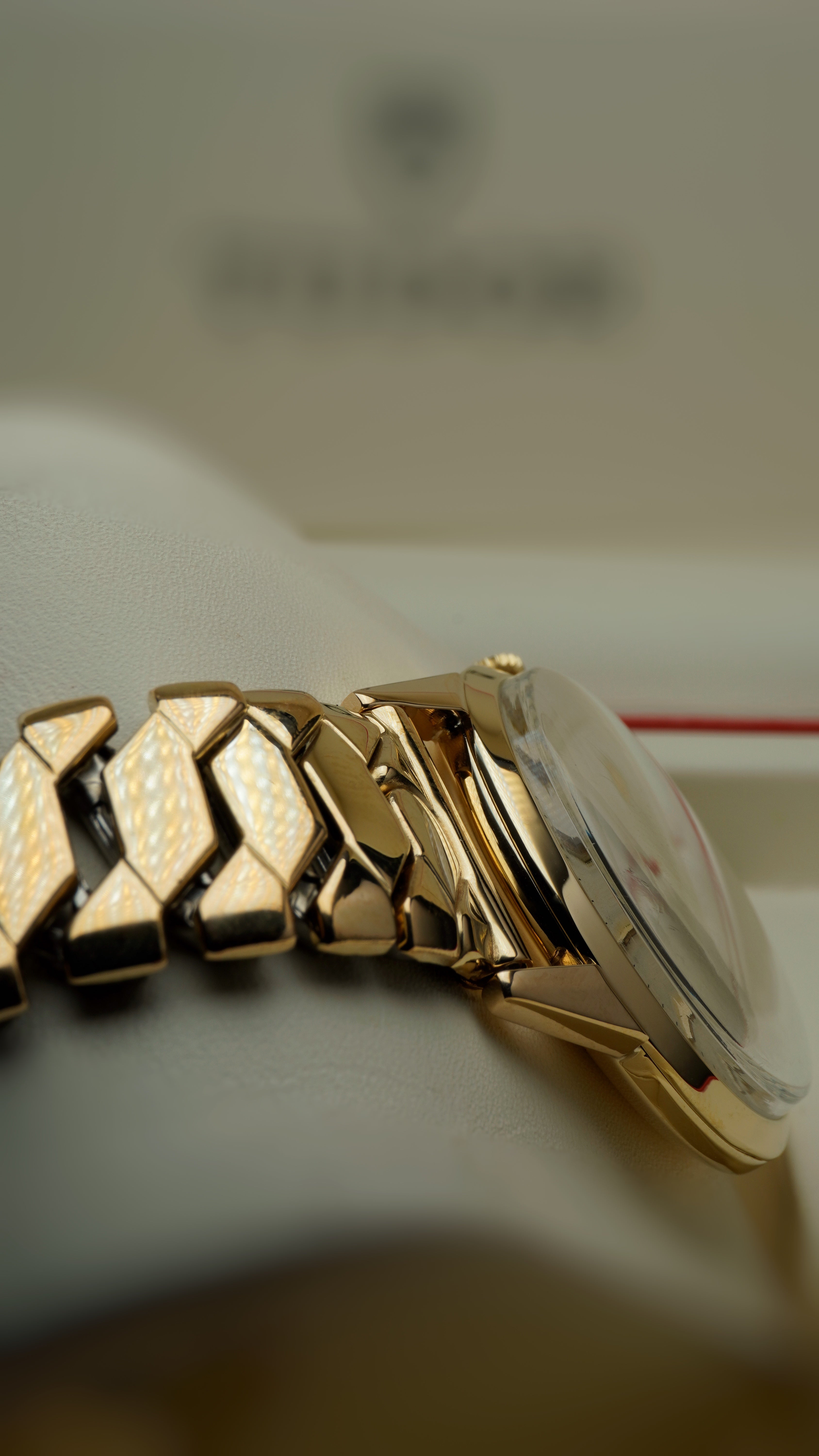 Vintage Tudor Royal Shock Resisting– 9ct Solid Yellow Gold Rolex-Made Case – Manual Wind – 35mm – c.1970s