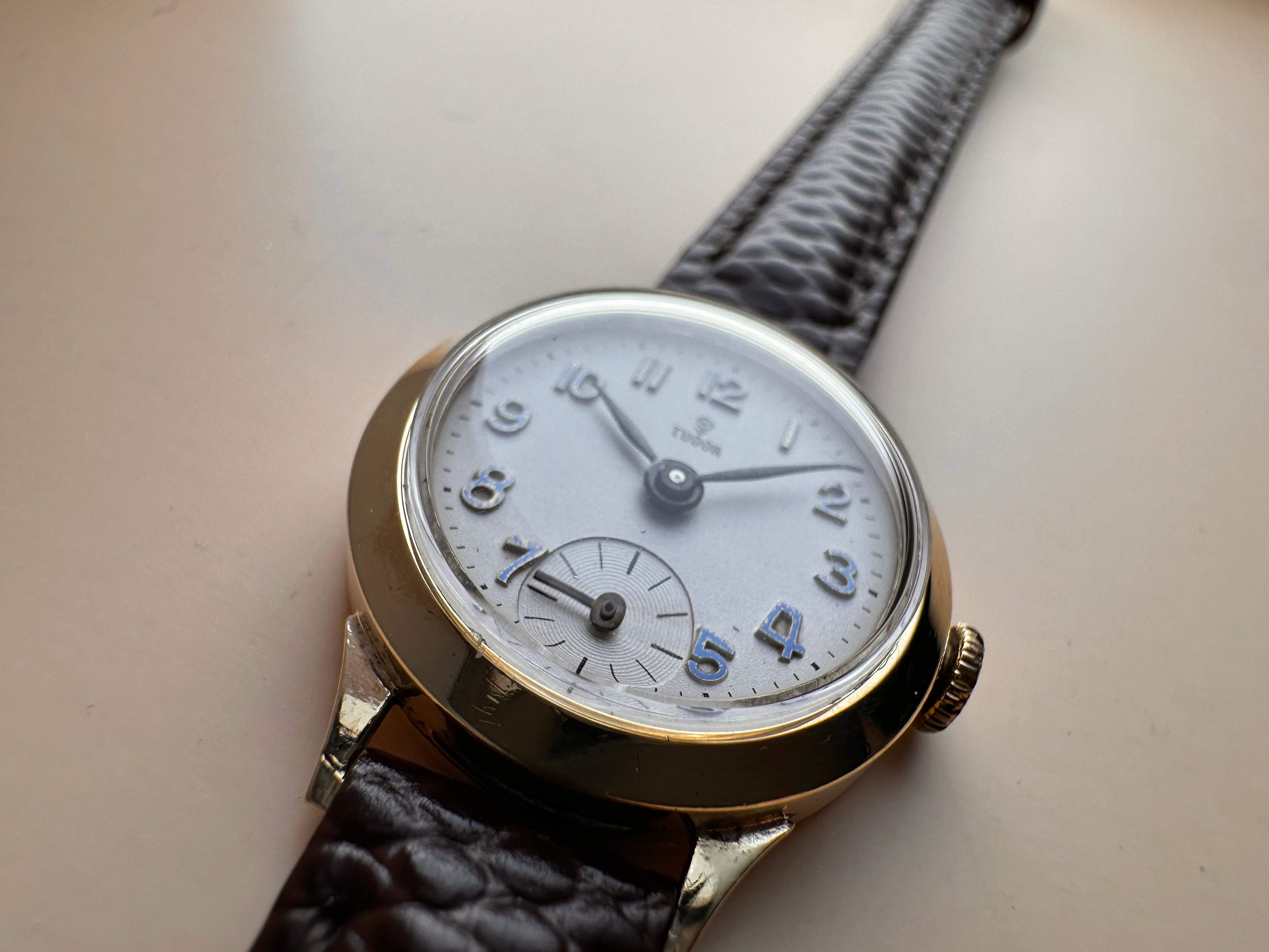 Exceptional Fancy Lugs B.W.C Case Solid 9ct Yellow Gold Ladies Tudor Mechanical Watch 60s