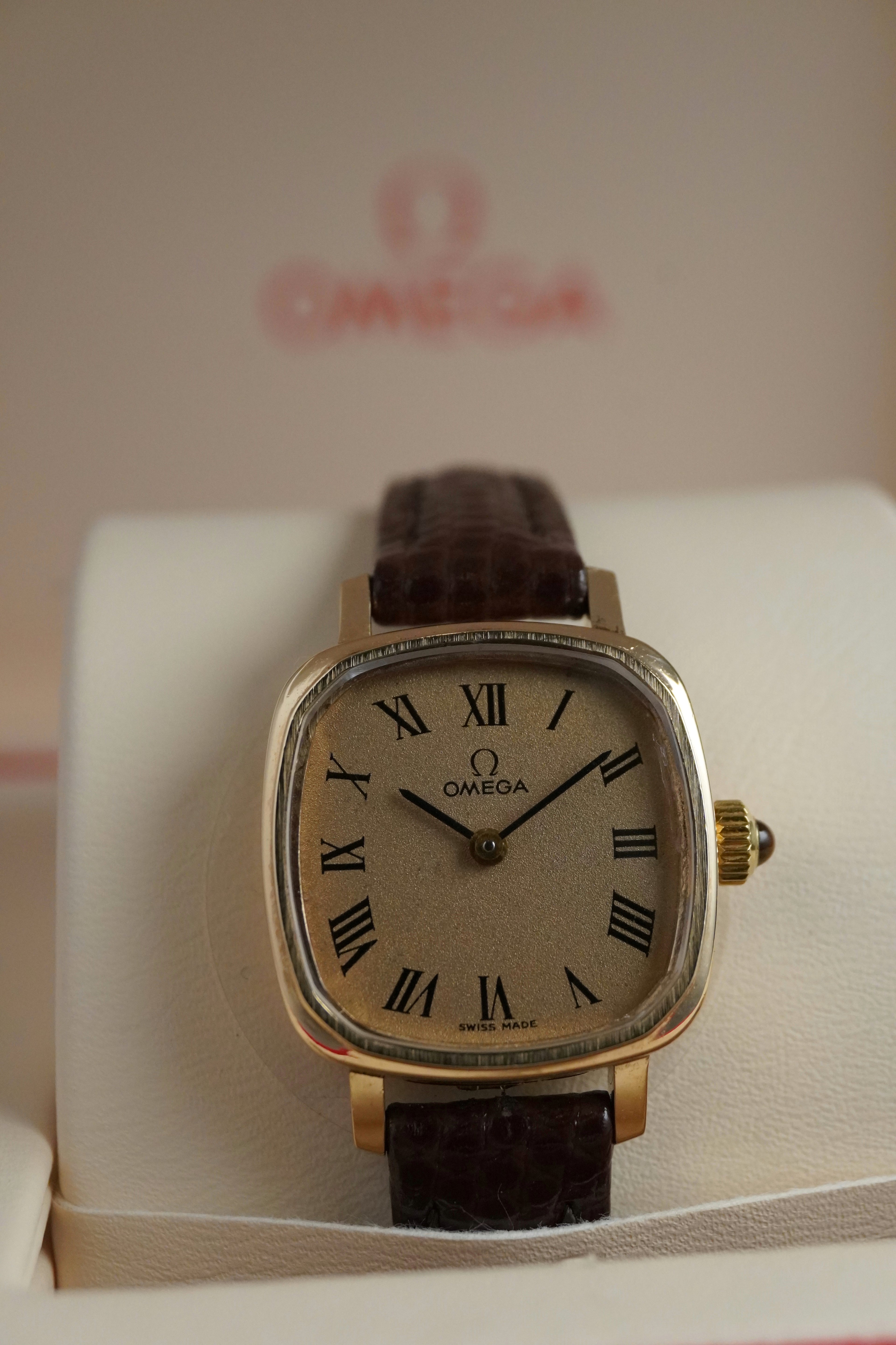 Vintage Ladies Omega Solid 9ct Gold Mechanical Watch – Roman Dial – Ref. 51155940 Rare Tigers Eye Cabochon Crown