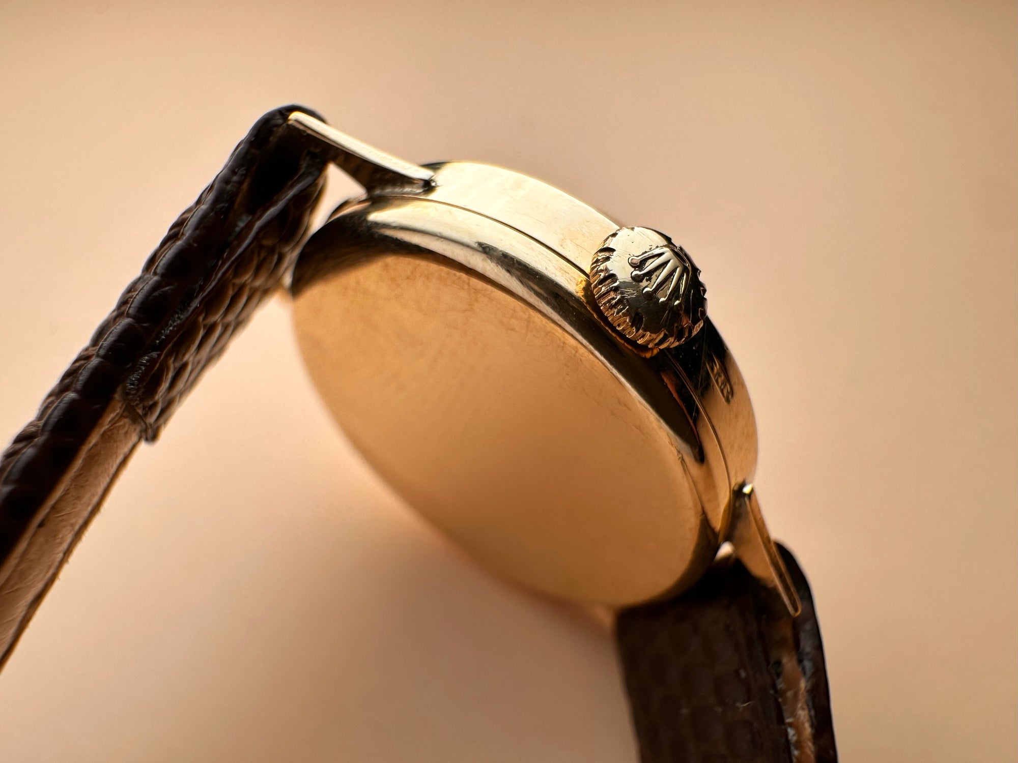 Exceptional Fancy Lugs B.W.C Case Solid 9ct Yellow Gold Ladies Tudor Mechanical Watch 60s