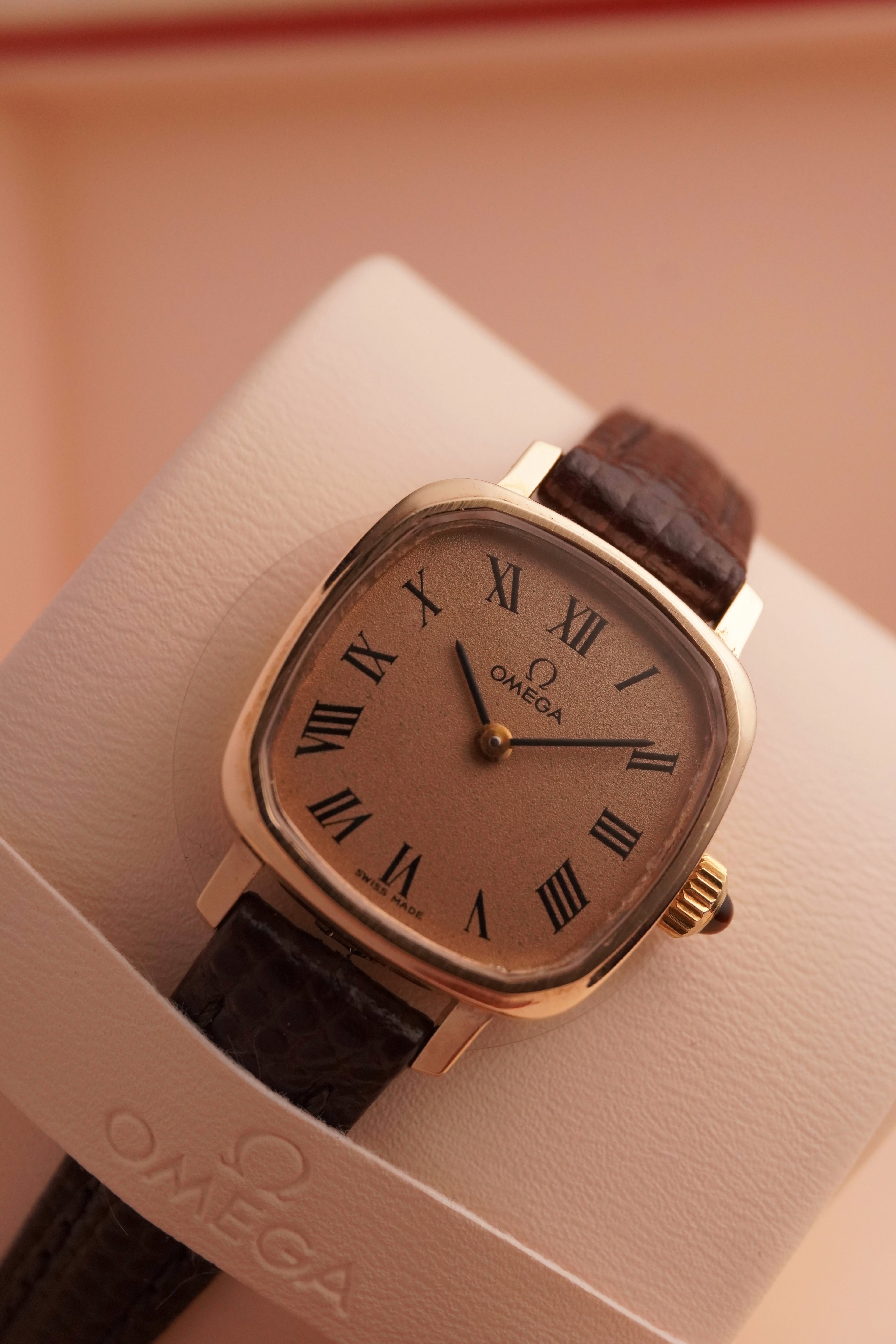 Vintage Omega Ladies Solid 9ct yellow Gold Roman numerals 
