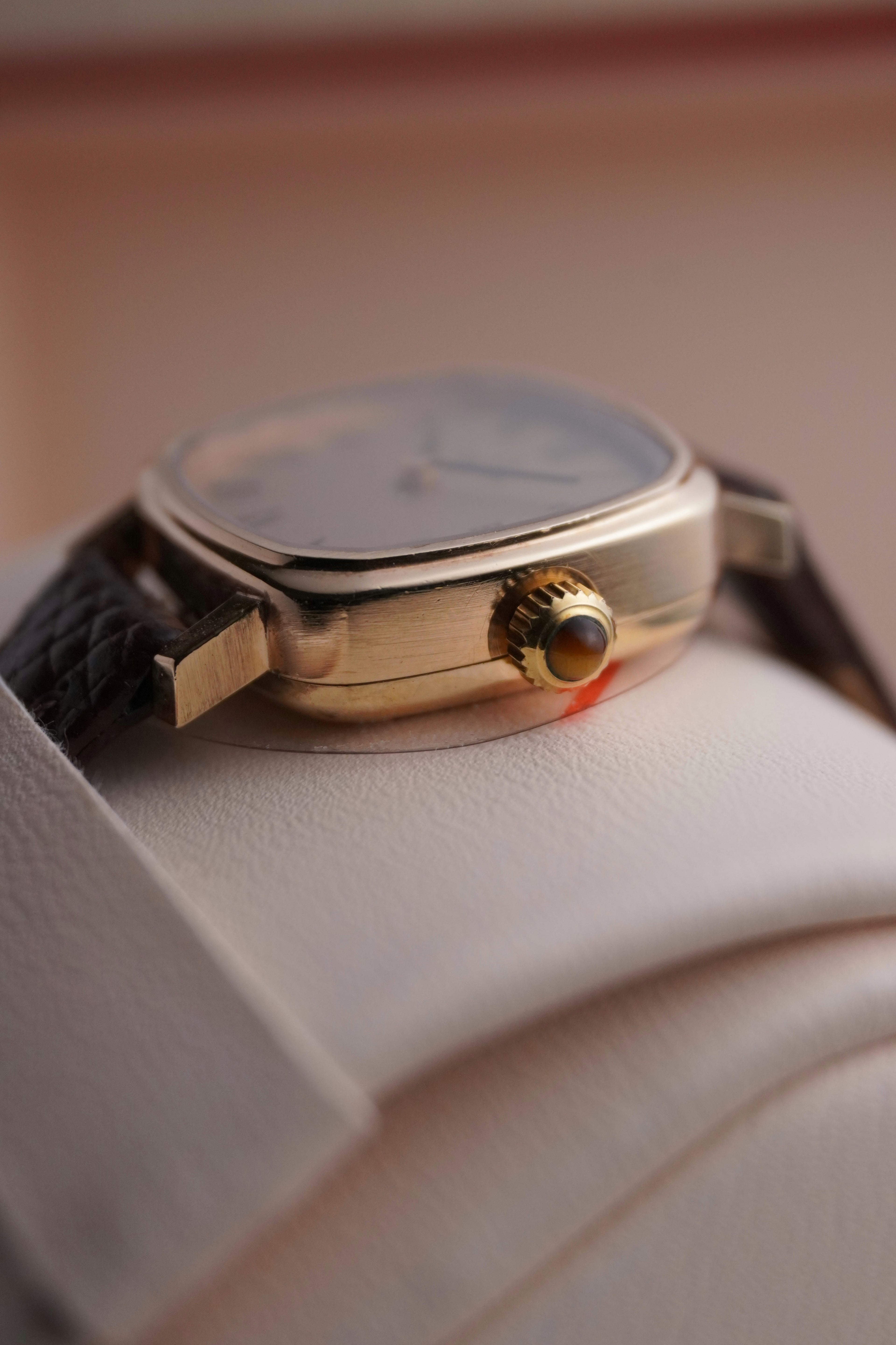 Vintage Ladies Omega Solid 9ct Gold Mechanical Watch – Roman Dial – Ref. 51155940 Rare Tigers Eye Cabochon Crown