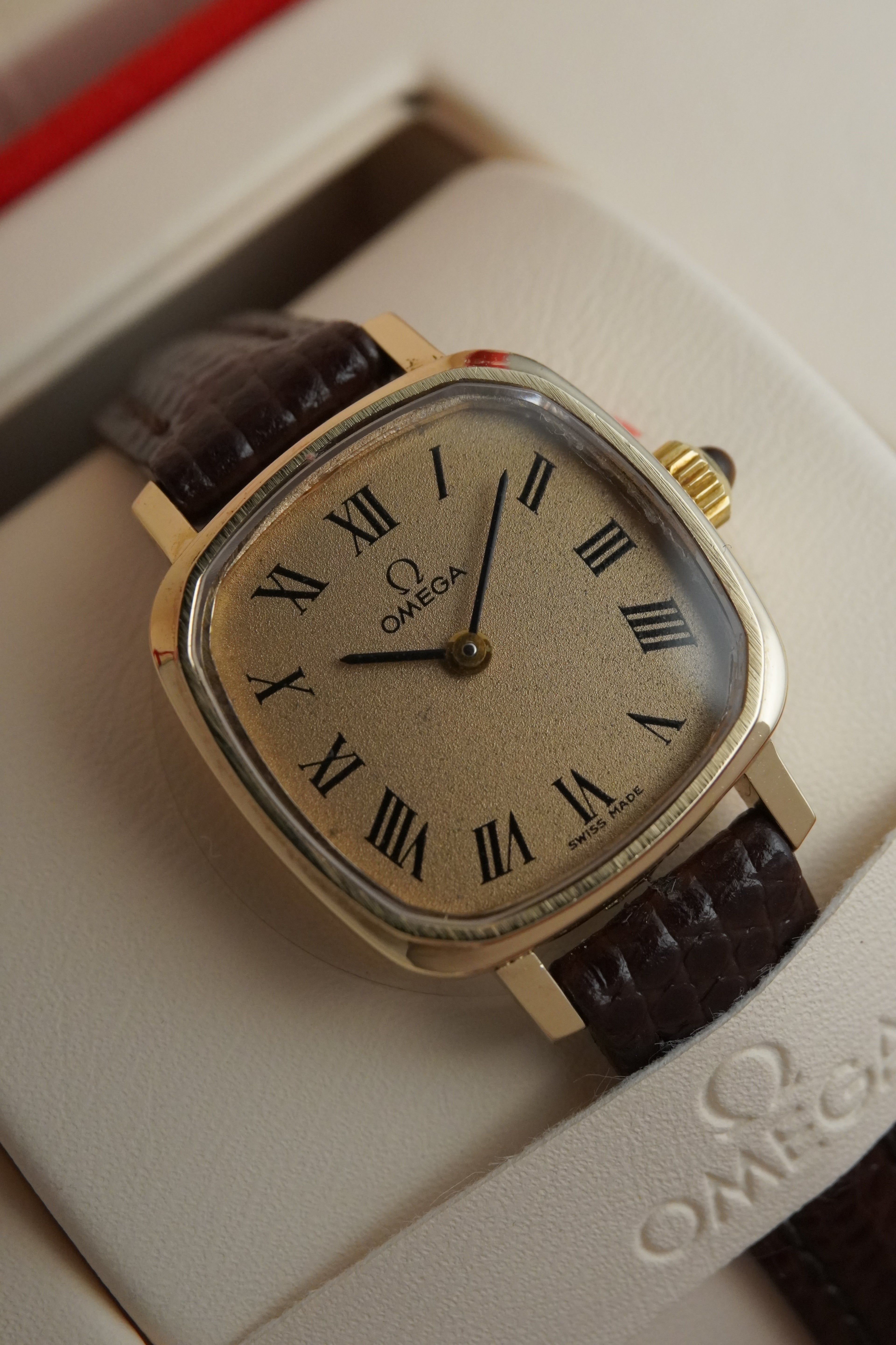 Vintage Omega Ladies Solid 9ct yellow Gold Roman numerals 