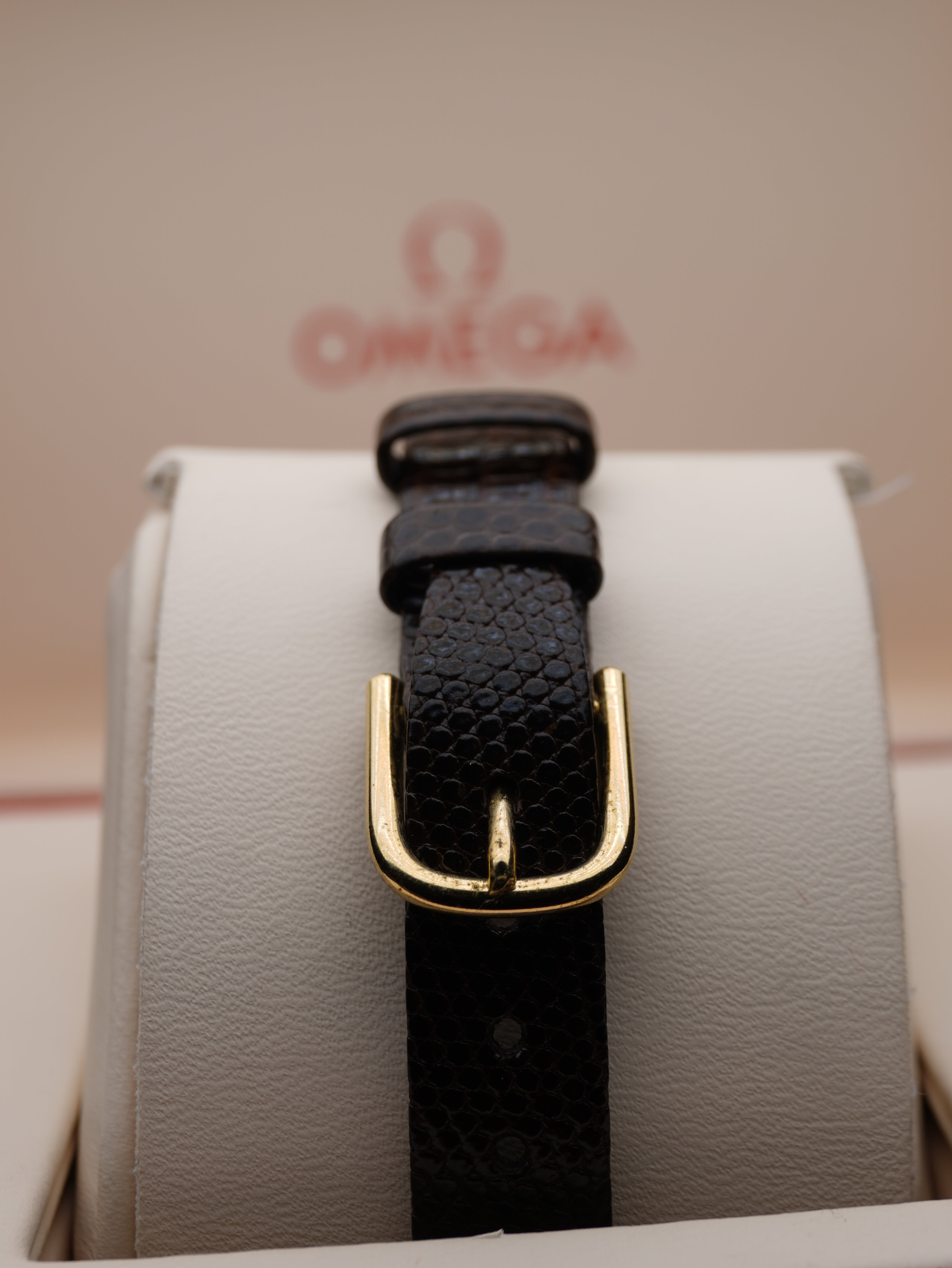 Omega 511.5137 Ladies 9ct Yellow Gold – 29mm – Manual Wind Calibre 625