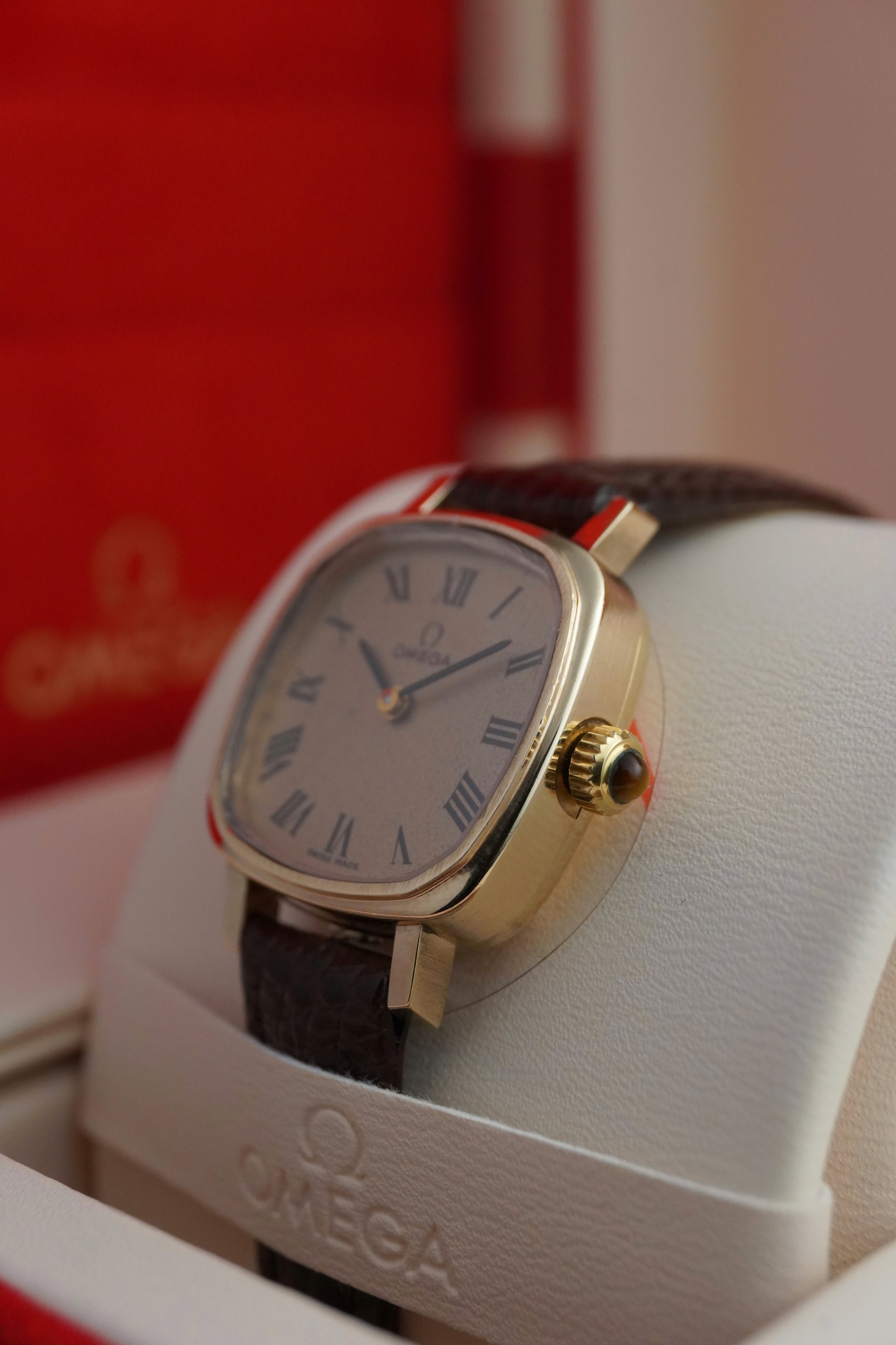 Vintage Ladies Omega Solid 9ct Gold Mechanical Watch – Roman Dial – Ref. 51155940 Rare Tigers Eye Cabochon Crown