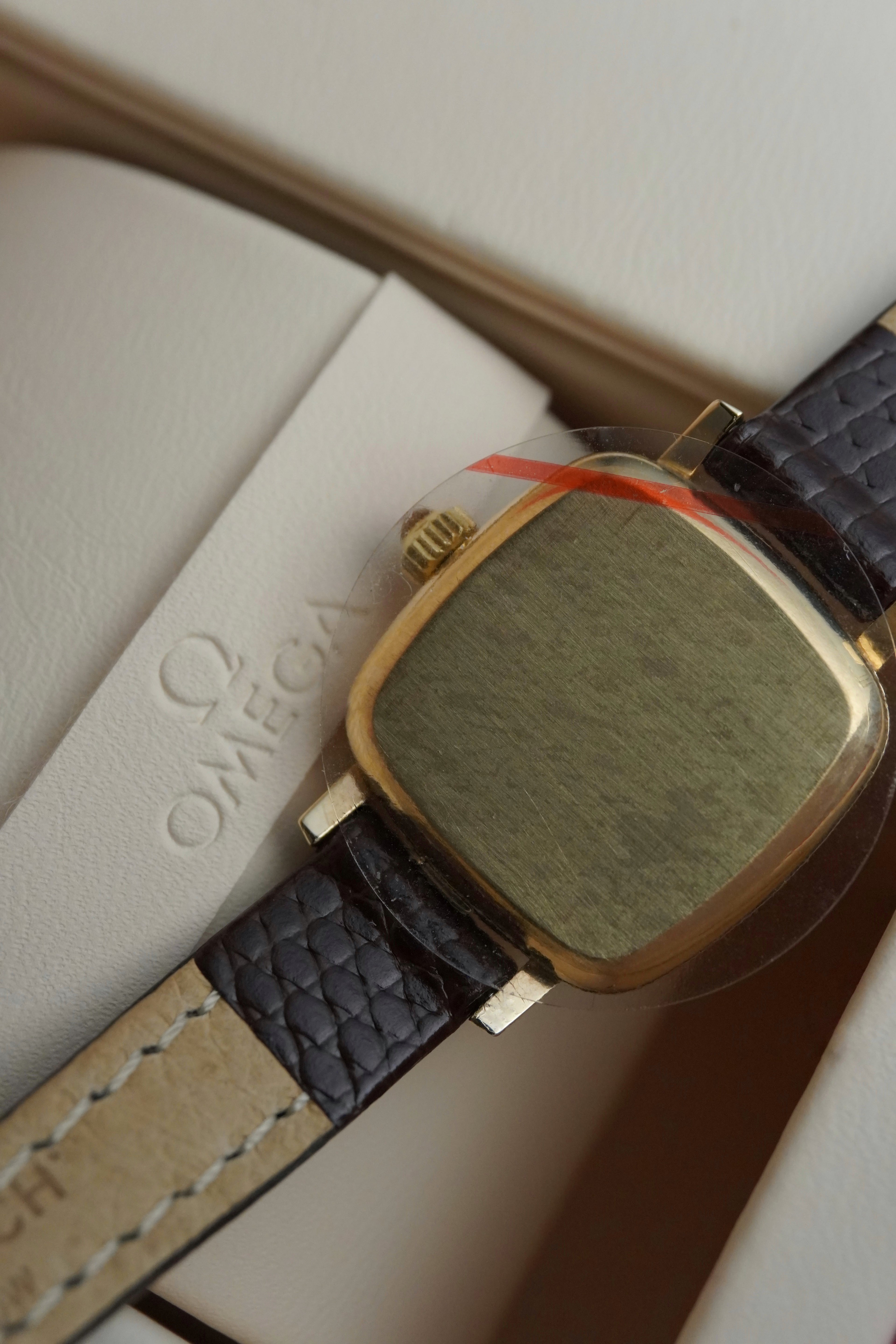 Vintage Ladies Omega Solid 9ct Gold Mechanical Watch – Roman Dial – Ref. 51155940 Rare Tigers Eye Cabochon Crown