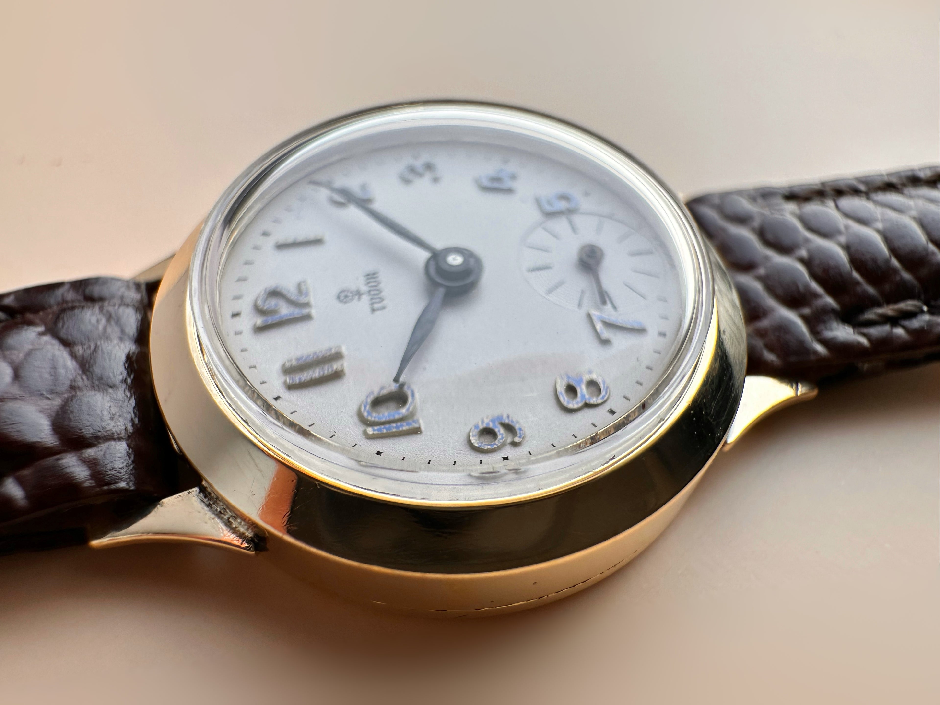 Exceptional Fancy Lugs B.W.C Case Solid 9ct Yellow Gold Ladies Tudor Mechanical Watch 60s