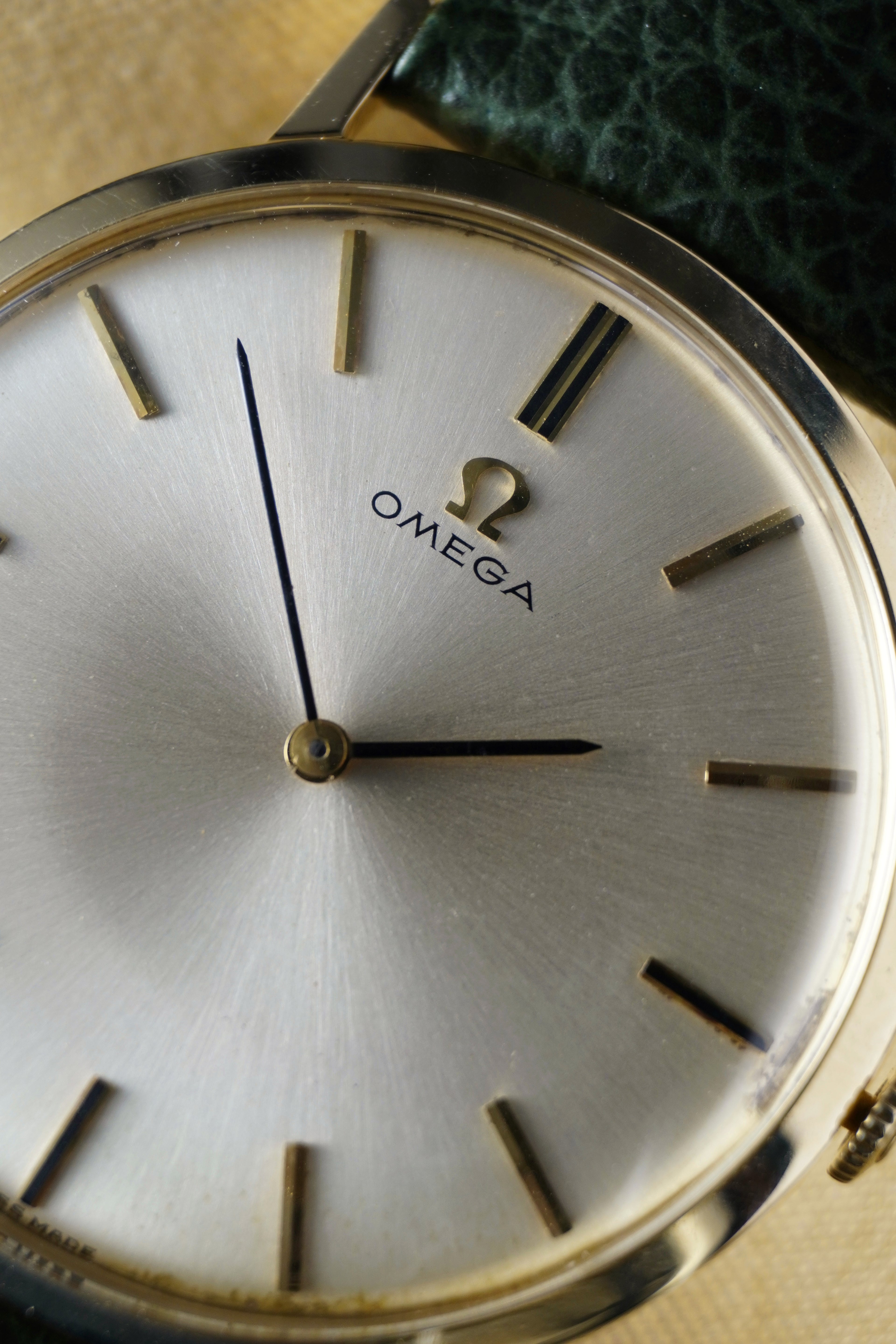 A Refined and Elegant 1970s Gents Omega Dress Watch in Solid 14k Gold – Featuring a Rare Ross Case (US MARKET)