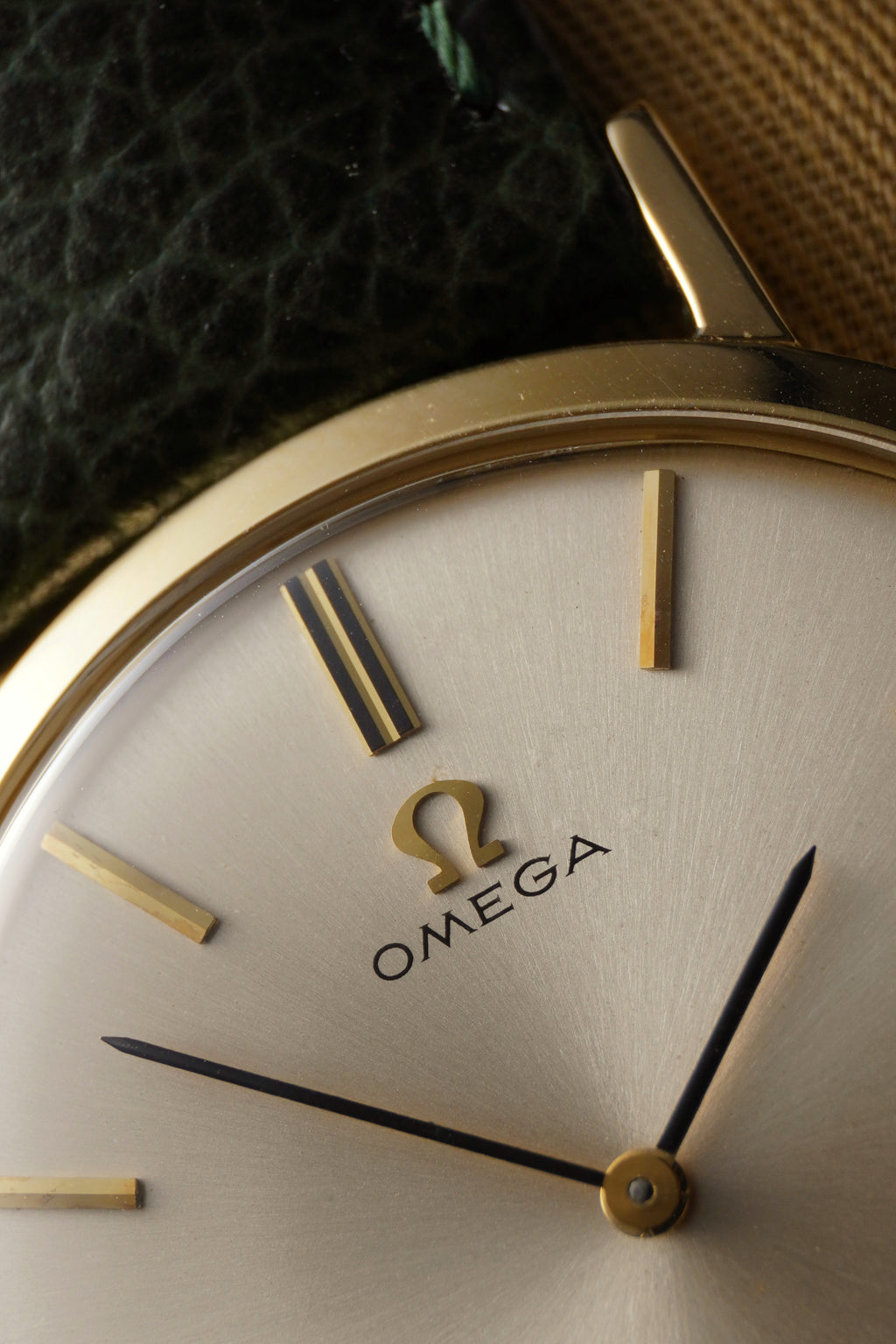 A Refined and Elegant 1970s Gents Omega Dress Watch in Solid 14k Gold – Featuring a Rare Ross Case (US MARKET)
