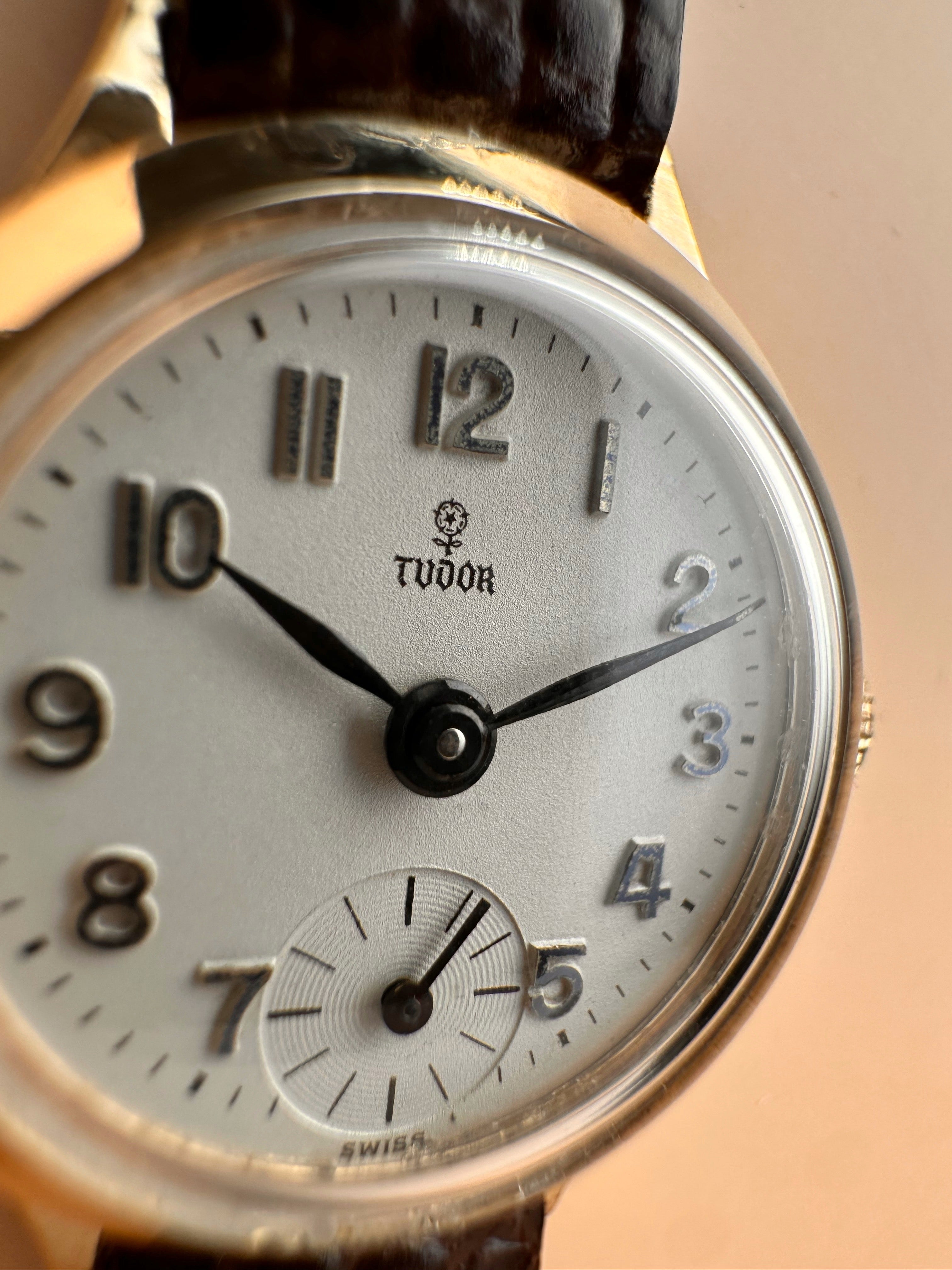 Exceptional Fancy Lugs B.W.C Case Solid 9ct Yellow Gold Ladies Tudor Mechanical Watch 60s