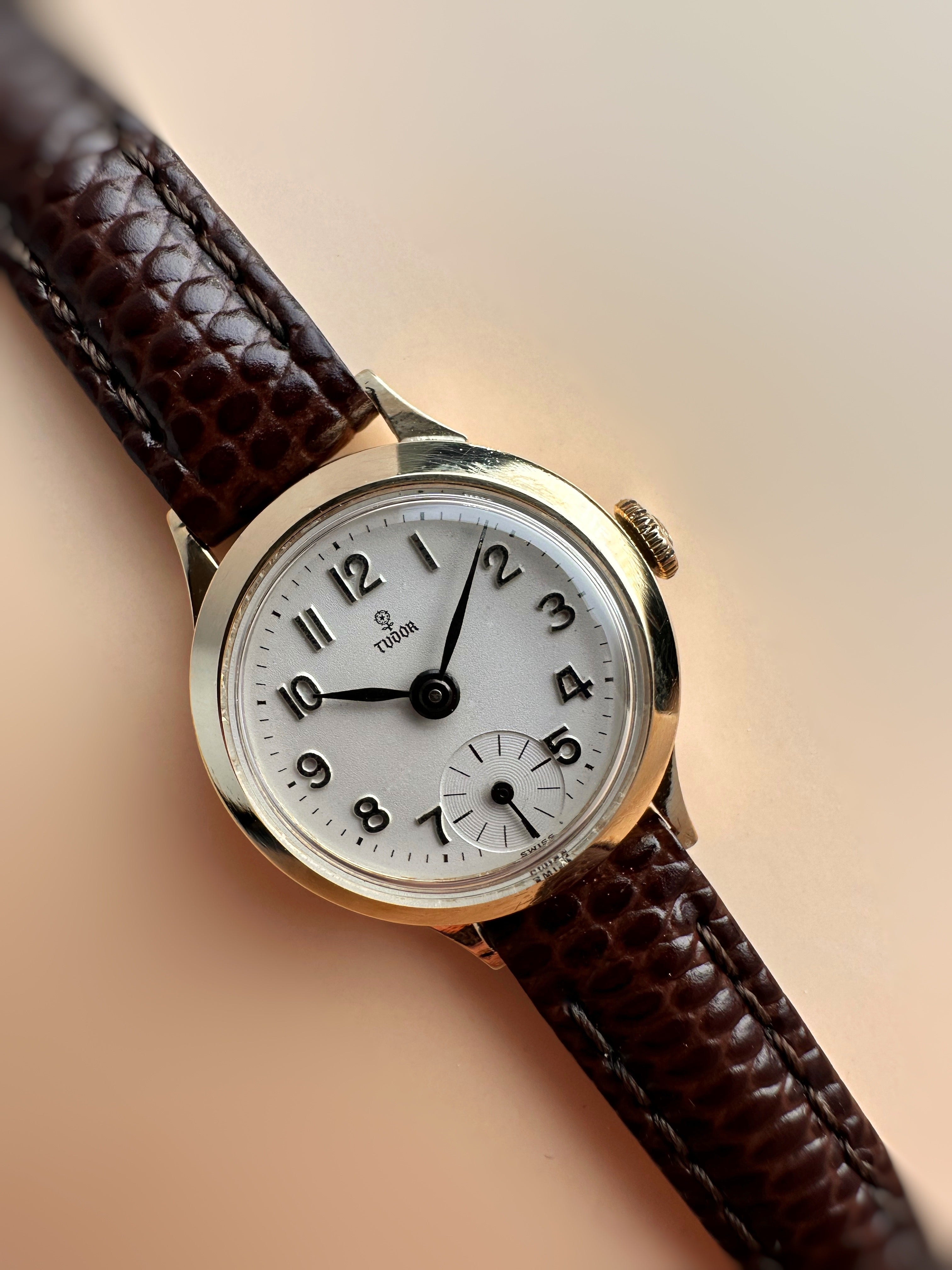Exceptional Fancy Lugs B.W.C Case Solid 9ct Yellow Gold Ladies Tudor Mechanical Watch 60s
