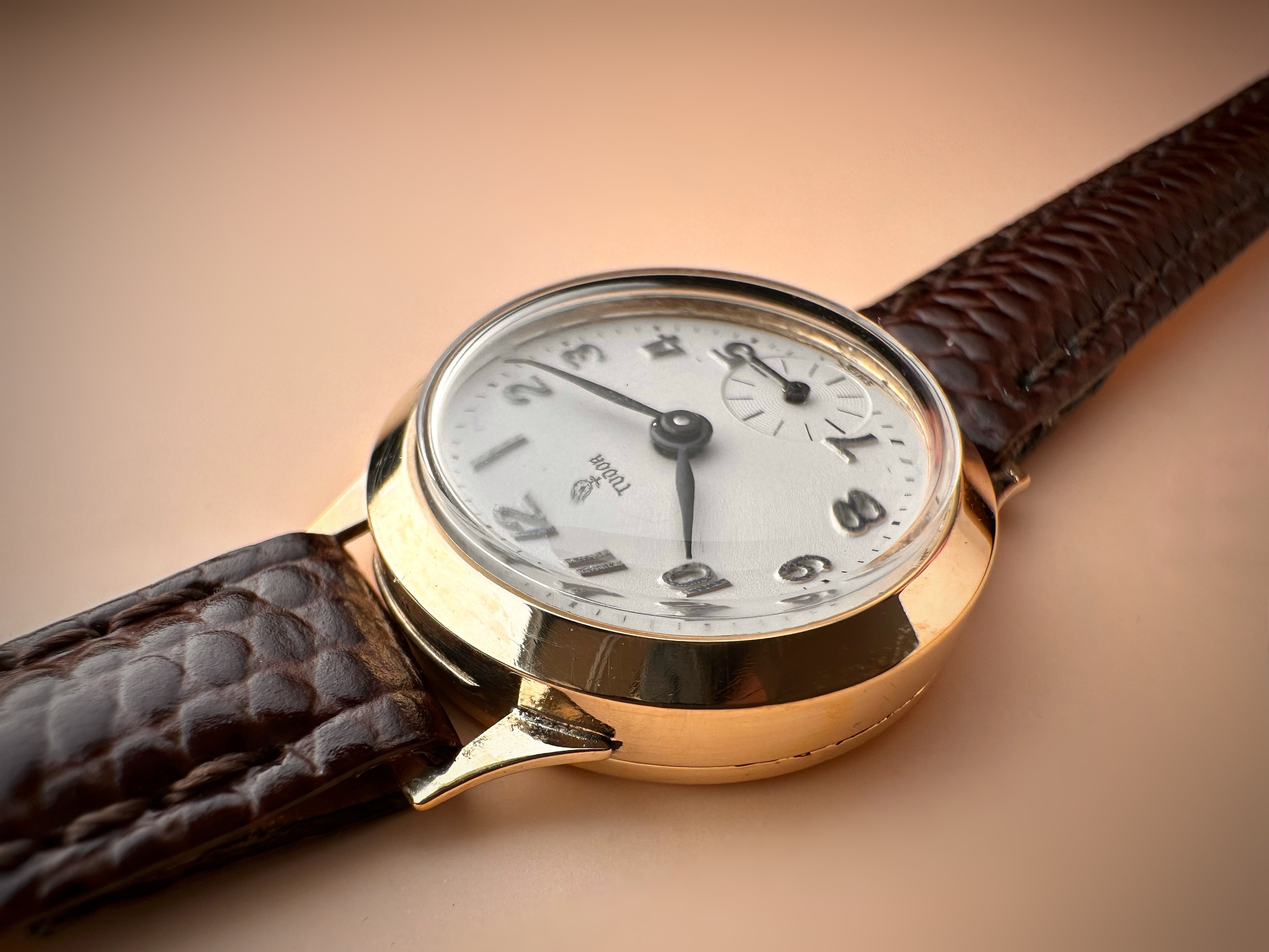 Exceptional Fancy Lugs B.W.C Case Solid 9ct Yellow Gold Ladies Tudor Mechanical Watch 60s