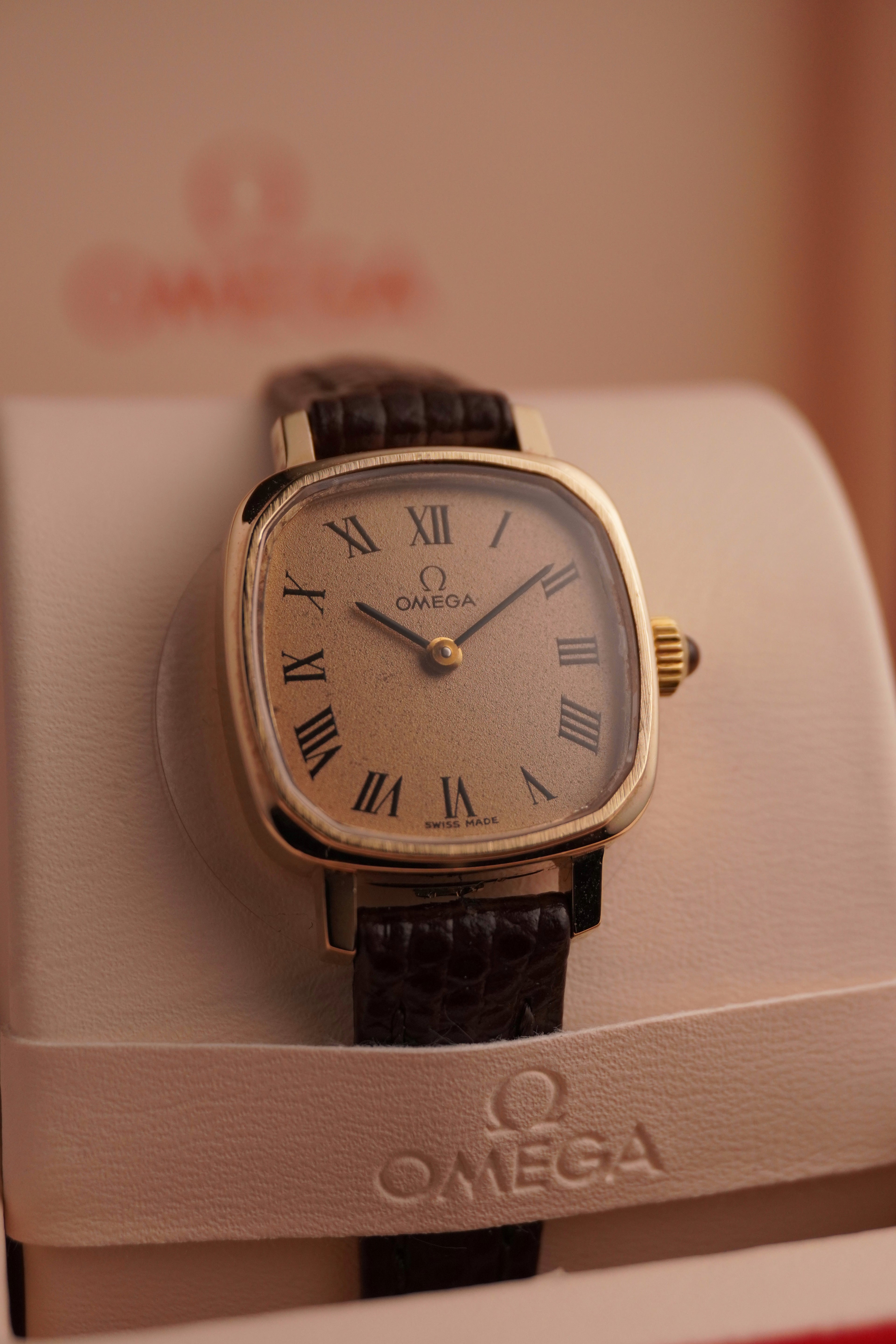 Vintage Omega Ladies Solid 9ct yellow Gold Roman numerals 