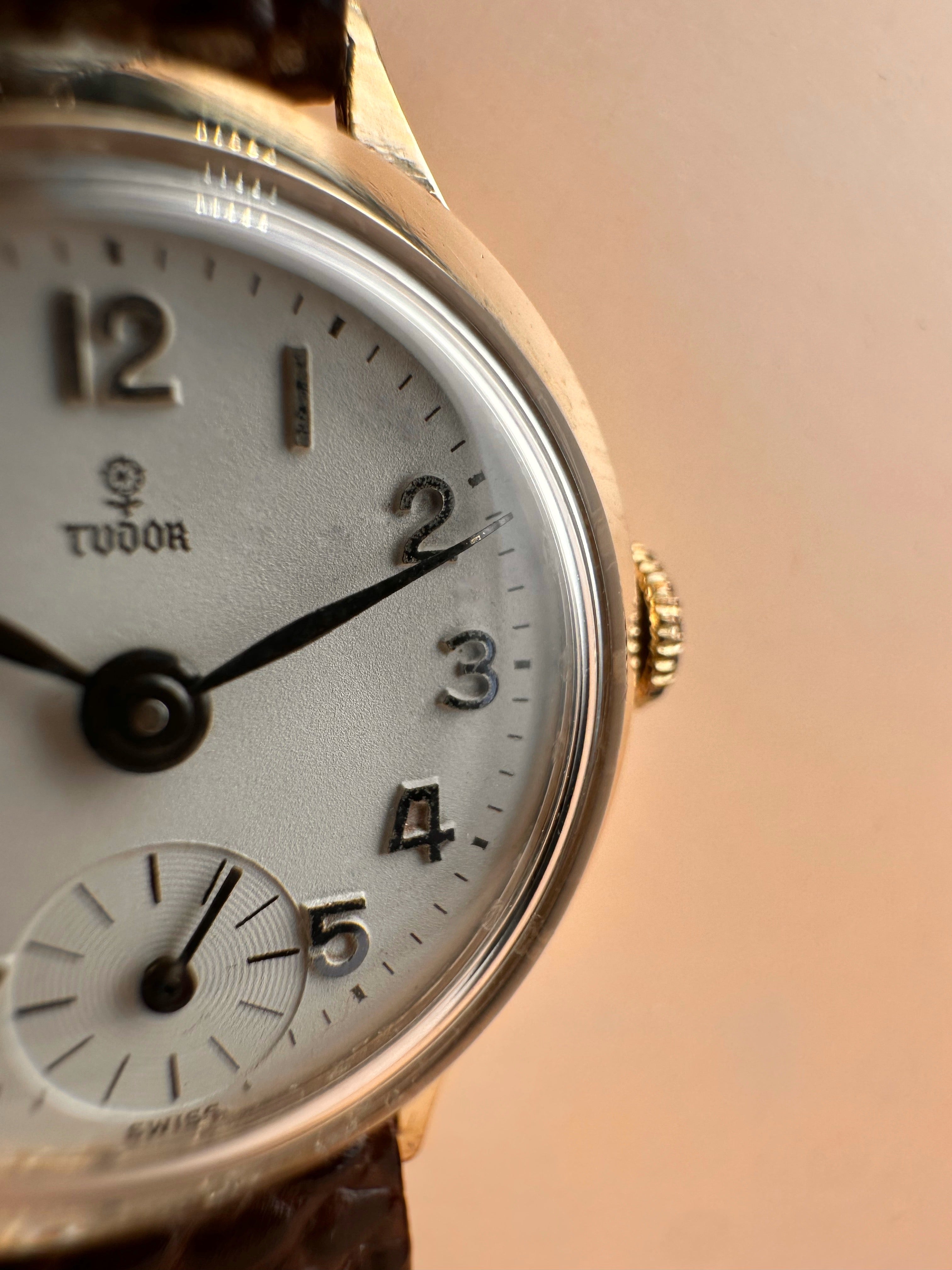 Exceptional Fancy Lugs B.W.C Case Solid 9ct Yellow Gold Ladies Tudor Mechanical Watch 60s