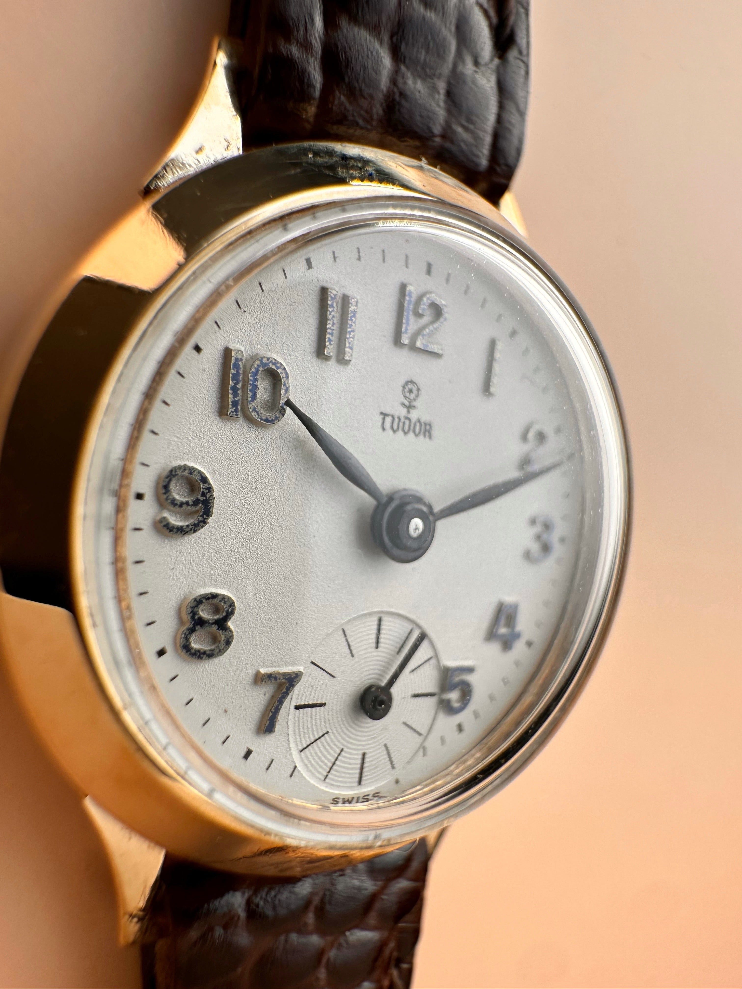 Exceptional Fancy Lugs B.W.C Case Solid 9ct Yellow Gold Ladies Tudor Mechanical Watch 60s