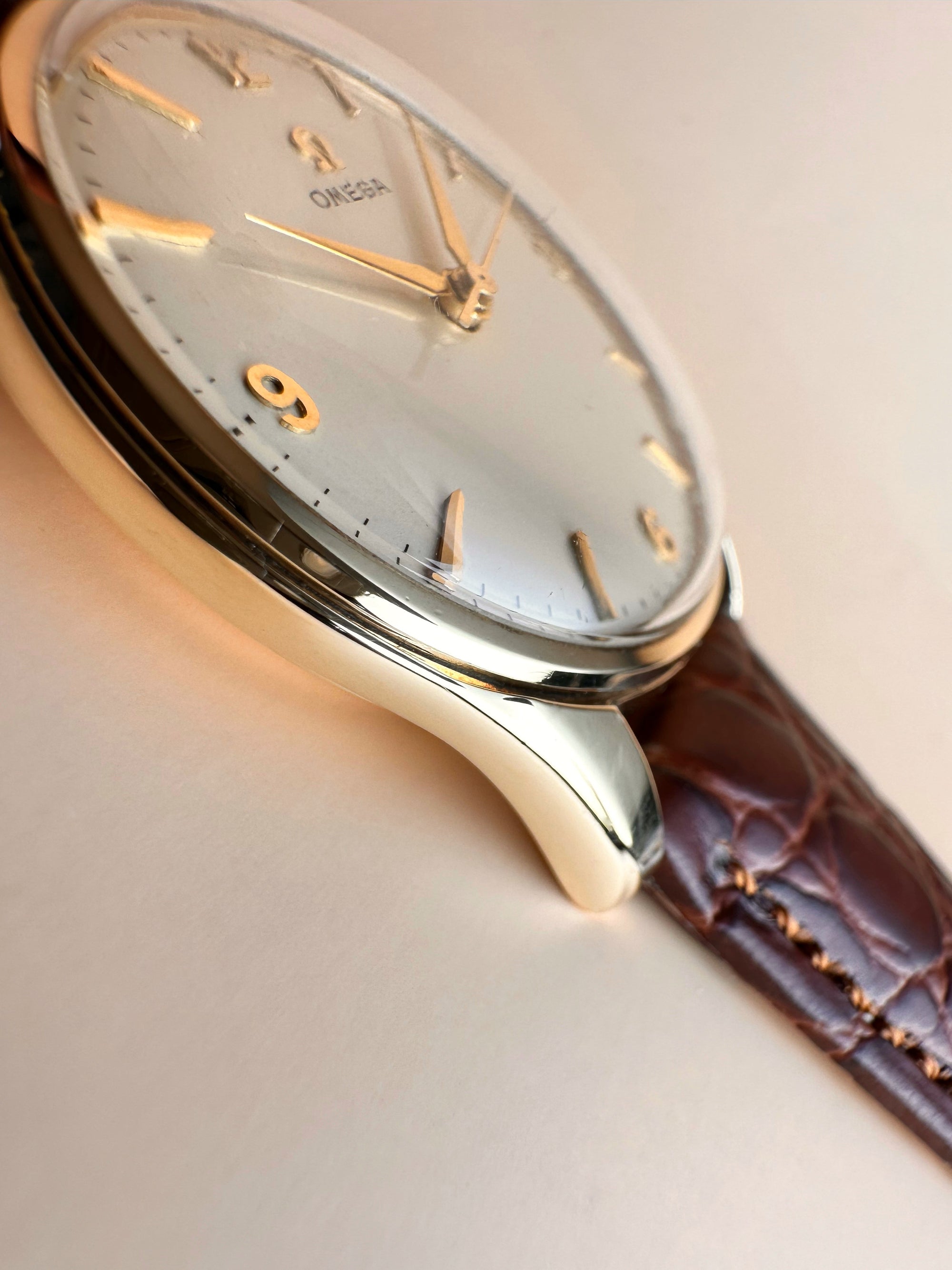 Stunning 1960 OMEGA SOLID 9ct GOLD Ivory Dial CAL 285 Ref: 928 Gent’s WATCH