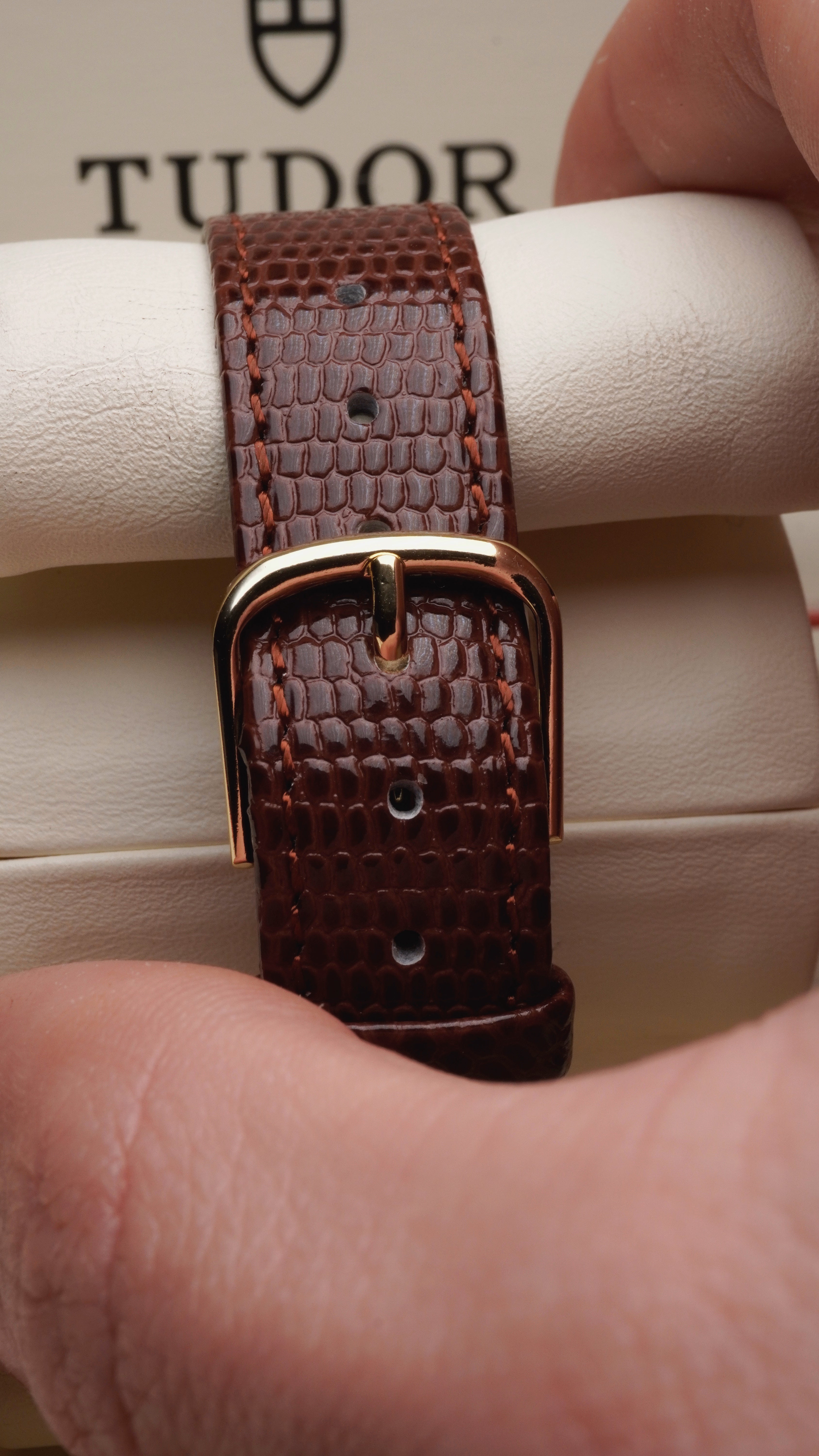 Early 70s Vintage Tudor Gents Dress Watch – Solid 9ct Yellow Gold – “Nid d’Abeille” Honeycomb Dial – Small Rose – Manual Wind