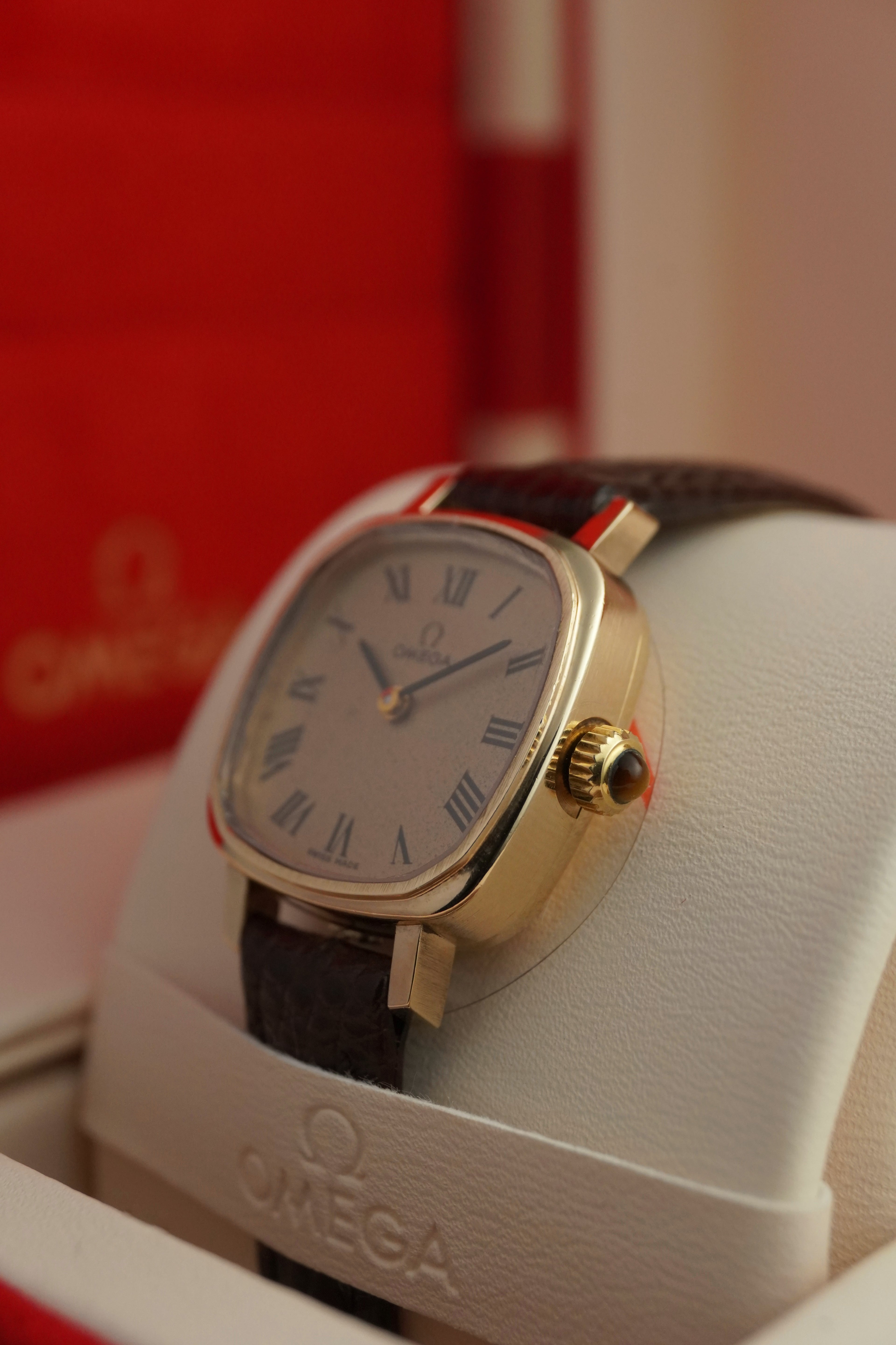 Vintage Ladies Omega Solid 9ct Gold Mechanical Watch – Roman Dial – Ref. 51155940 Rare Tigers Eye Cabochon Crown