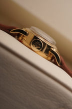 Extremely Rare Ladies Triple-Signed Tudor 18K Solid Yellow Gold Dress Watch (1960s) Cadran strié vertical