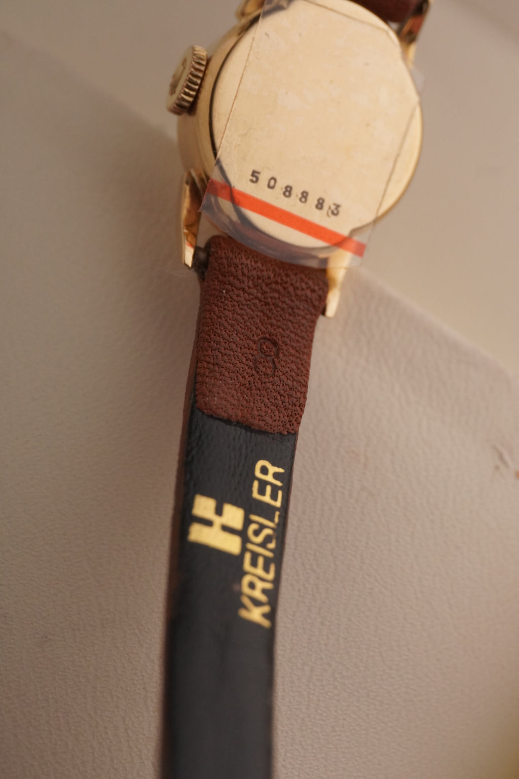 Extremely Rare Ladies Triple-Signed Tudor 18K Solid Yellow Gold Dress Watch (1960s) Cadran strié vertical