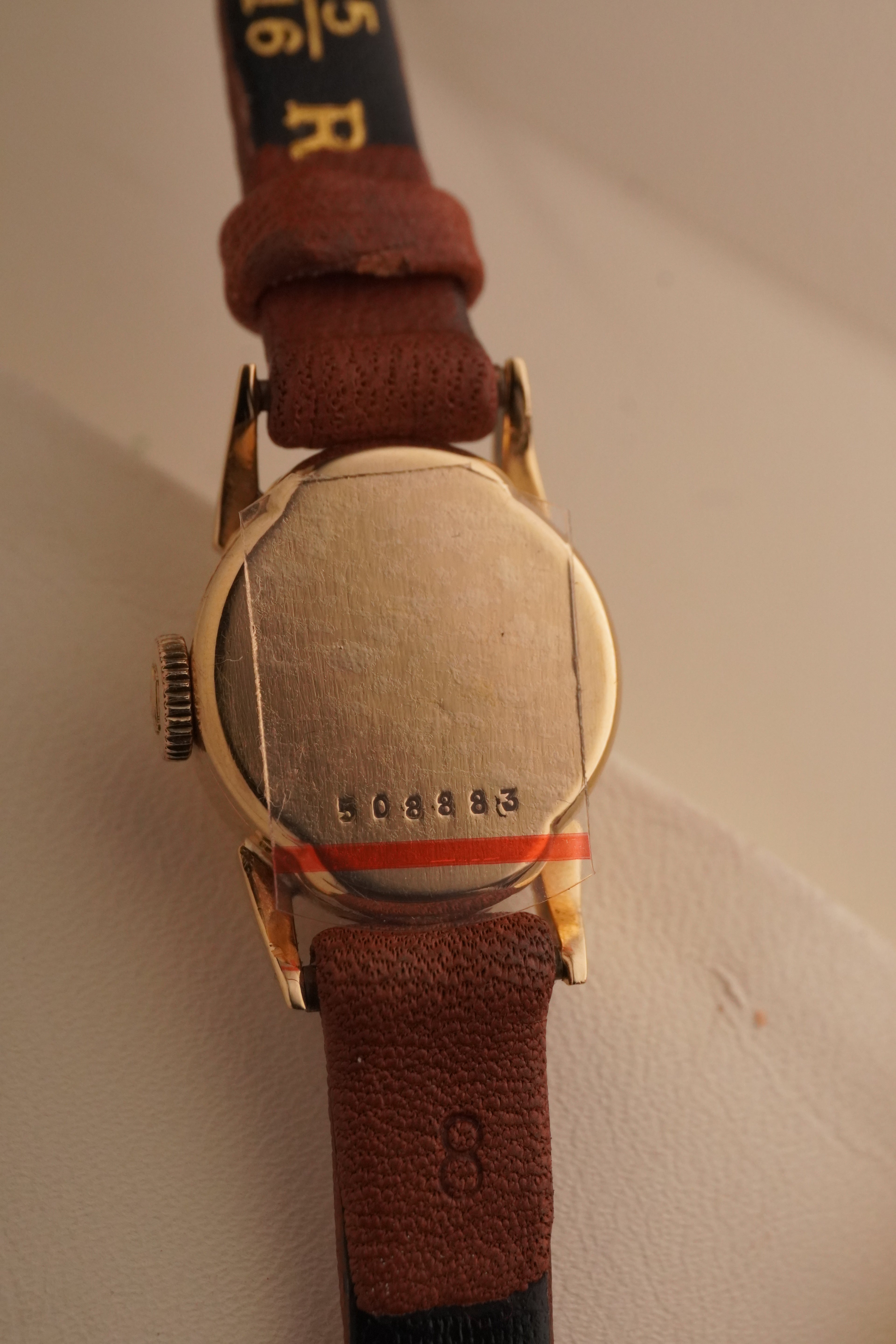 Extremely Rare Ladies Triple-Signed Tudor 18K Solid Yellow Gold Dress Watch (1960s) Cadran strié vertical