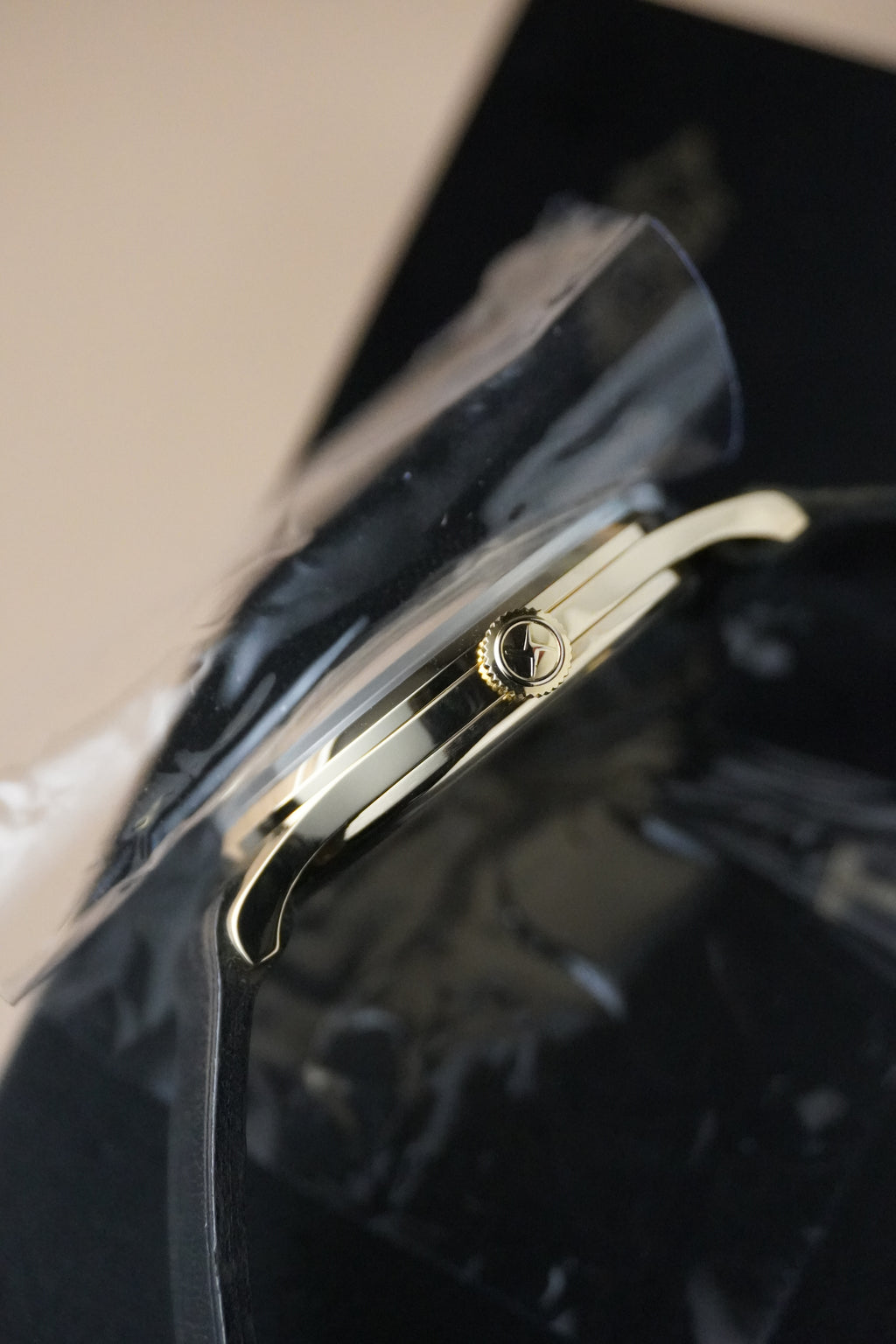 Mint Solid 9ct Yellow Gold Zenith 1960s Gents  Manual Wind Watch – Cal. 2531 – S. Sackman & Sons Case – Full Set with Box & Papers Star Logo