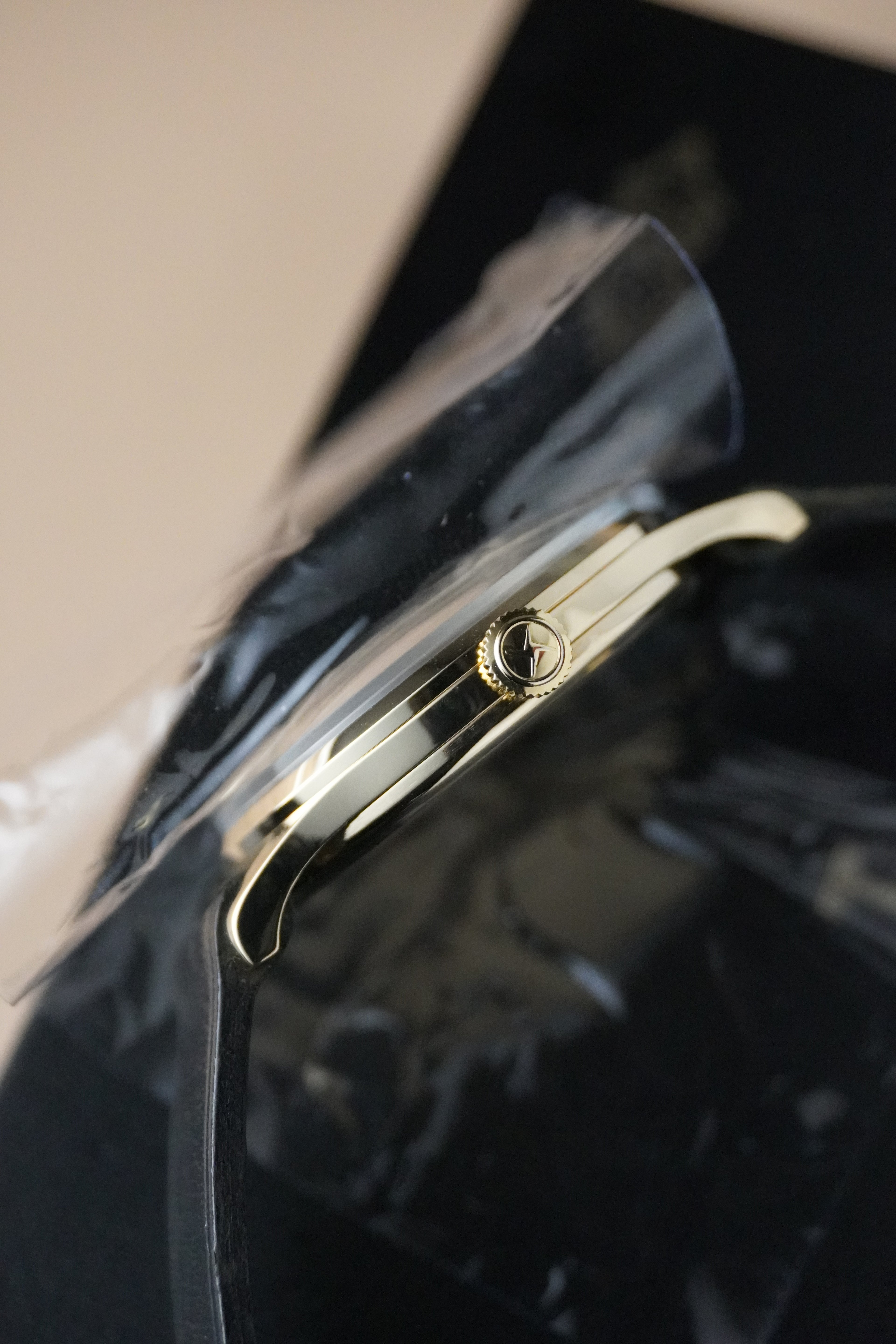 Mint Solid 9ct Yellow Gold Zenith 1960s Gents  Manual Wind Watch – Cal. 2531 – S. Sackman & Sons Case – Full Set with Box & Papers Star Logo