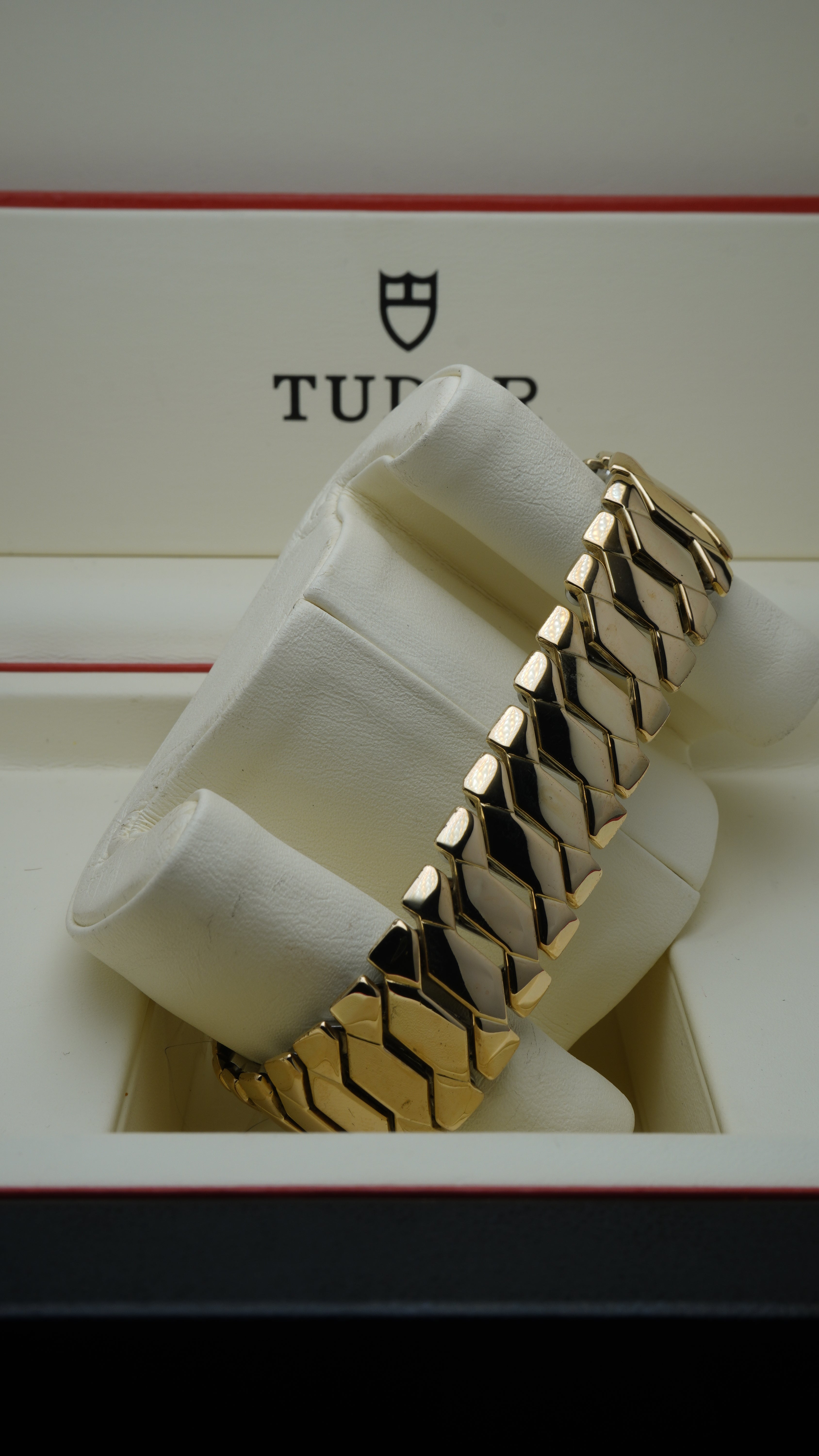 Vintage Tudor Royal Shock Resisting– 9ct Solid Yellow Gold Rolex-Made Case – Manual Wind – 35mm – c.1970s