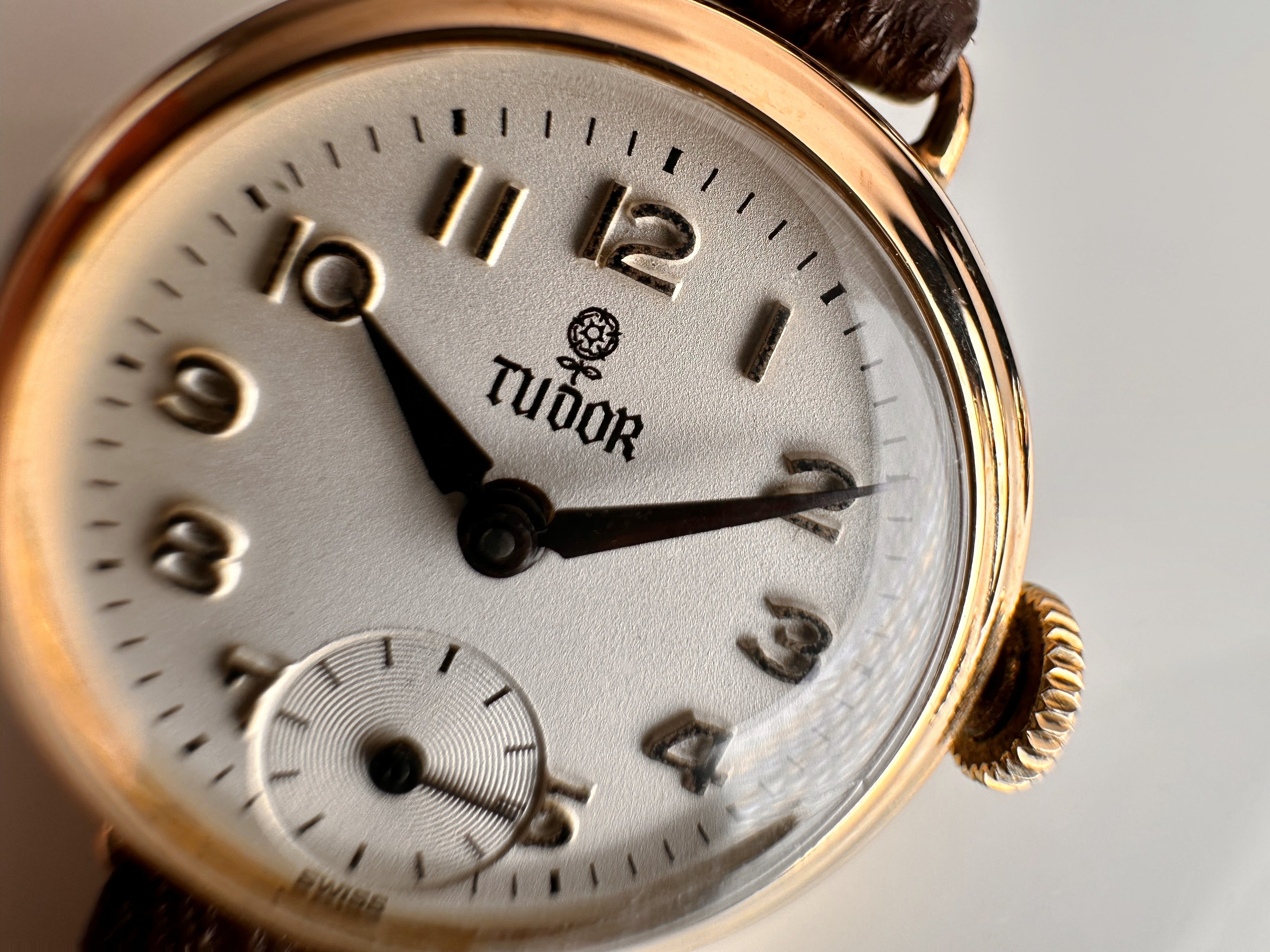 B&S Case Solid 9ct Yellow Gold Ladies Tudor Mechanical Watch Vintage Late 60s