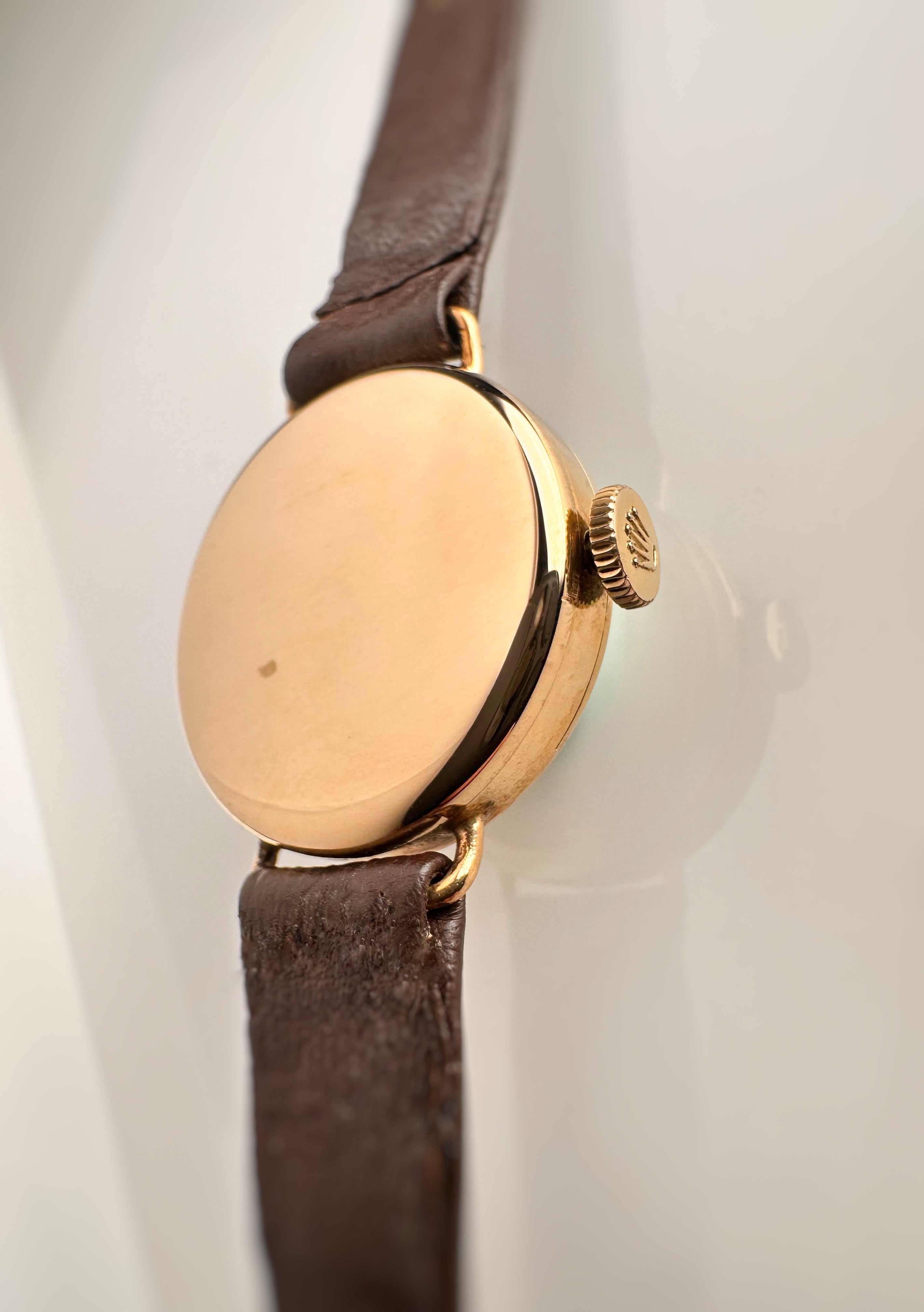 B&S Case Solid 9ct Yellow Gold Ladies Tudor Mechanical Watch Vintage Late 60s